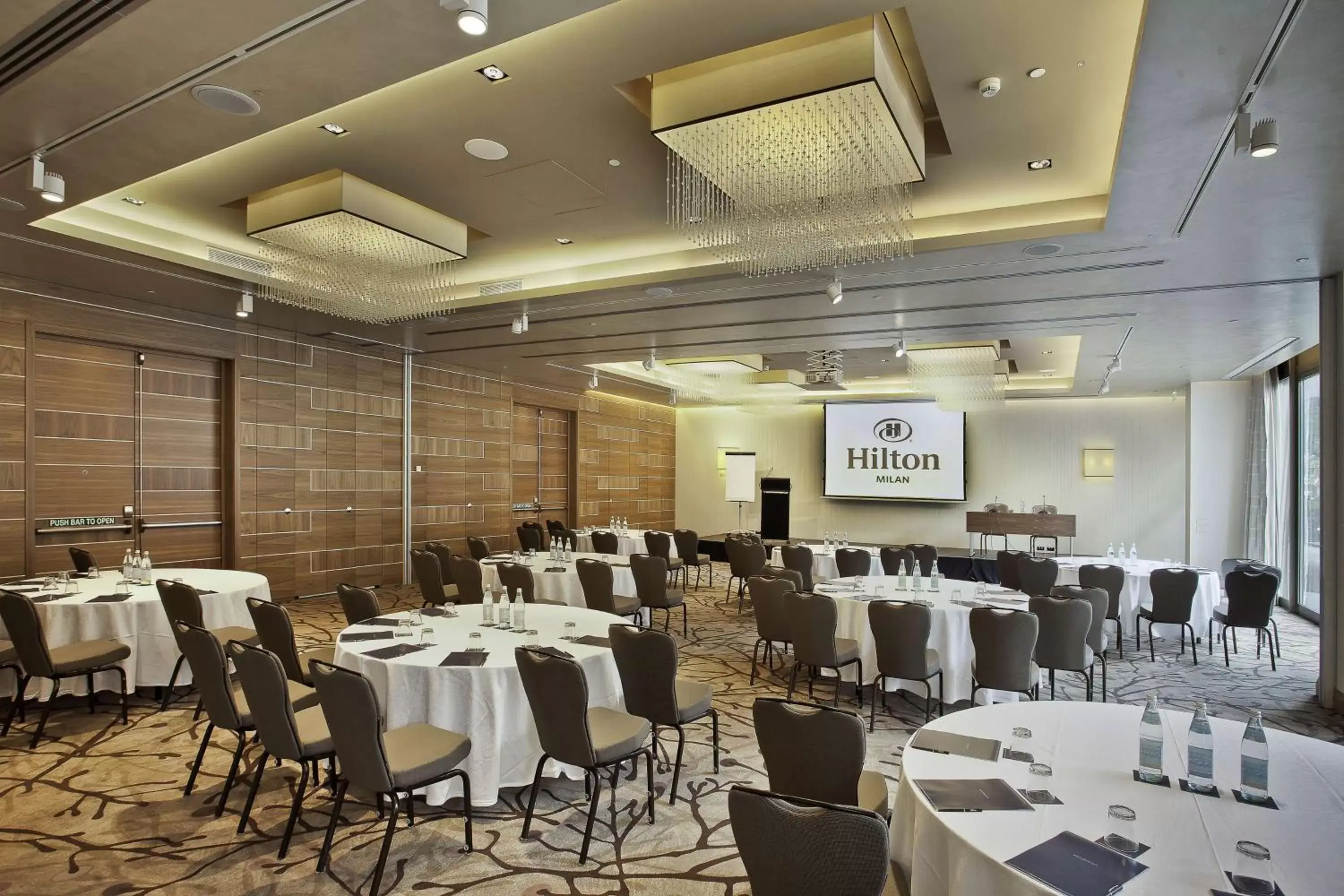 Meeting/conference room, Restaurant/Places to Eat in Hilton Milan