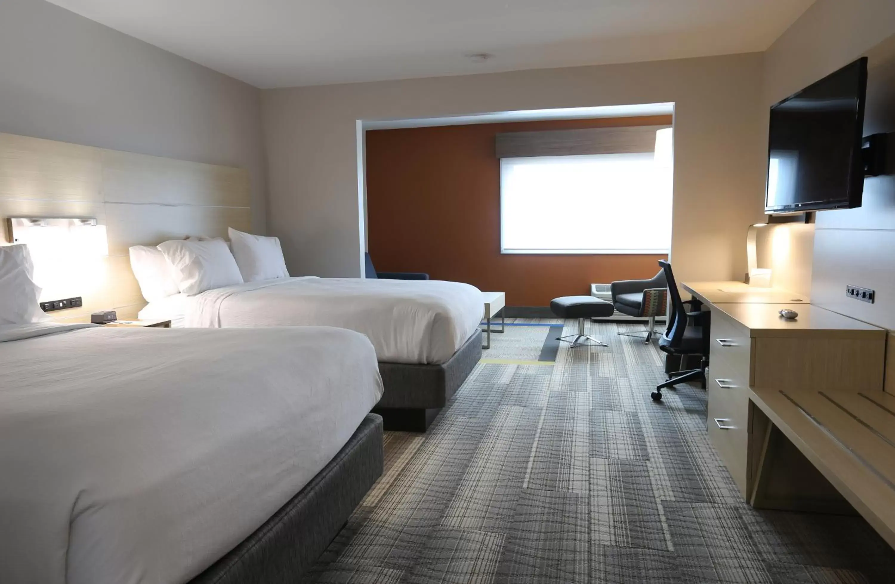 Photo of the whole room, Bed in Holiday Inn Express - Biloxi - Beach Blvd, an IHG Hotel