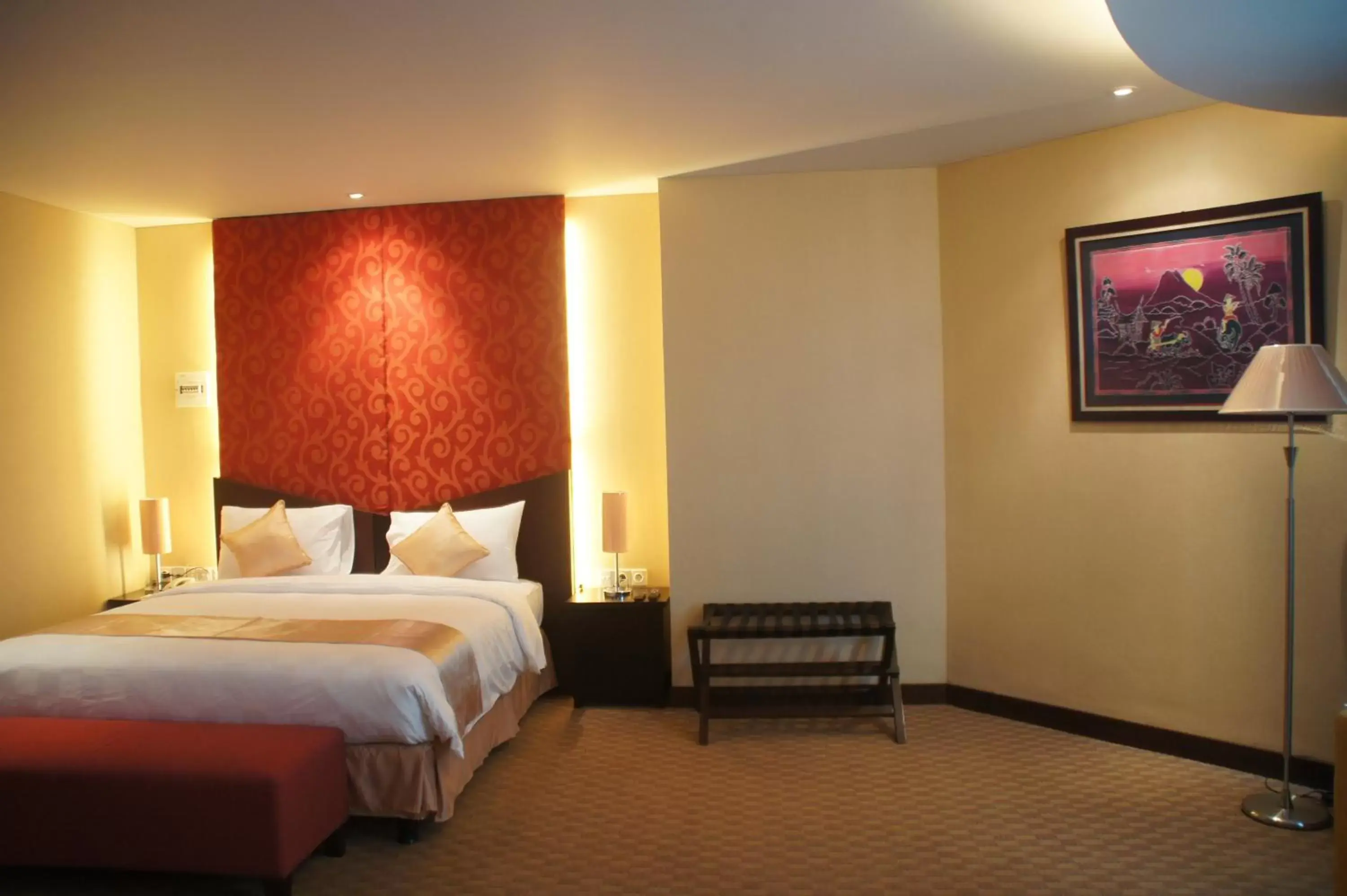 Photo of the whole room, Bed in Balairung Hotel Jakarta