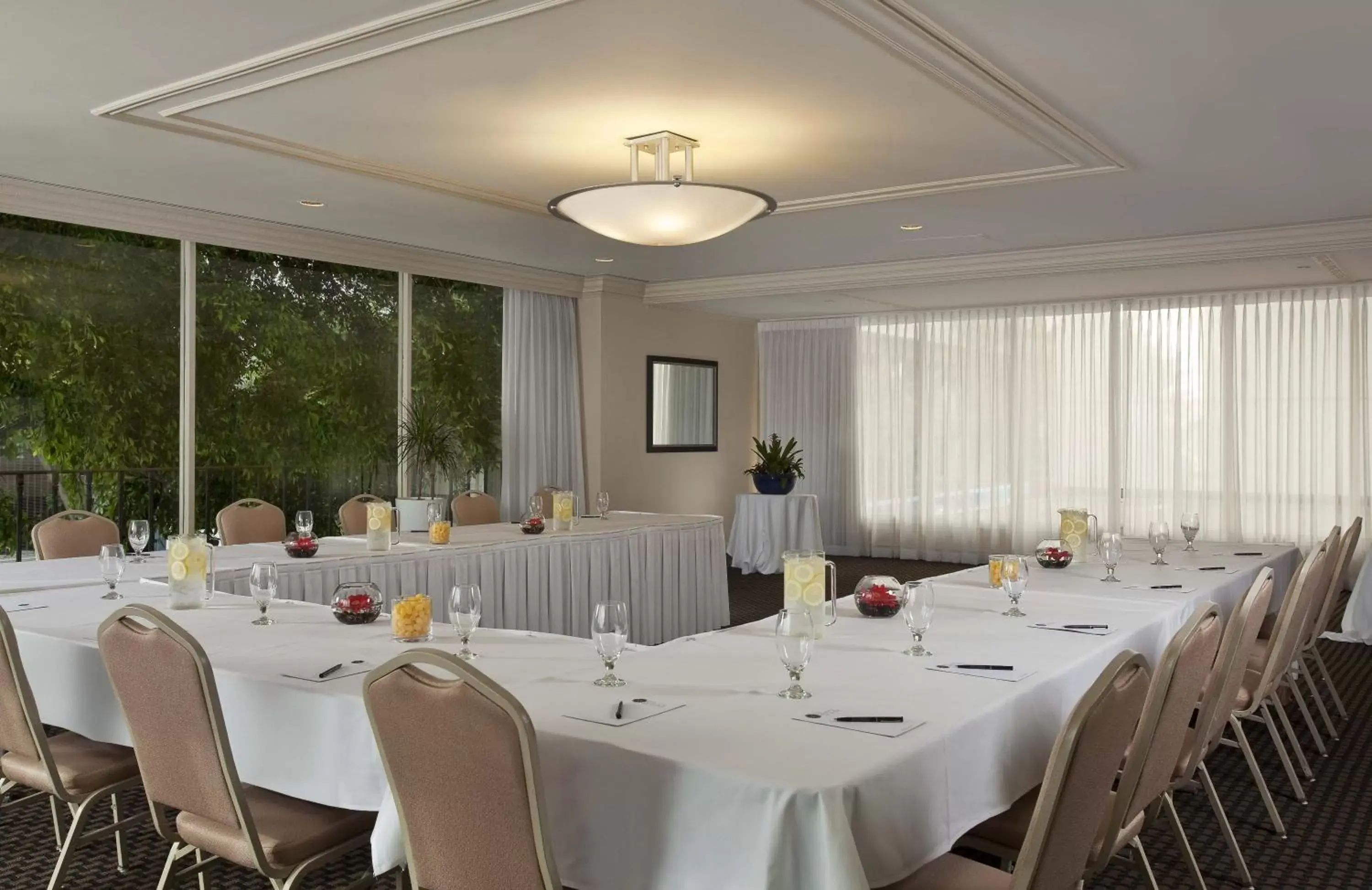 Banquet/Function facilities, Restaurant/Places to Eat in The Bristol Hotel San Diego