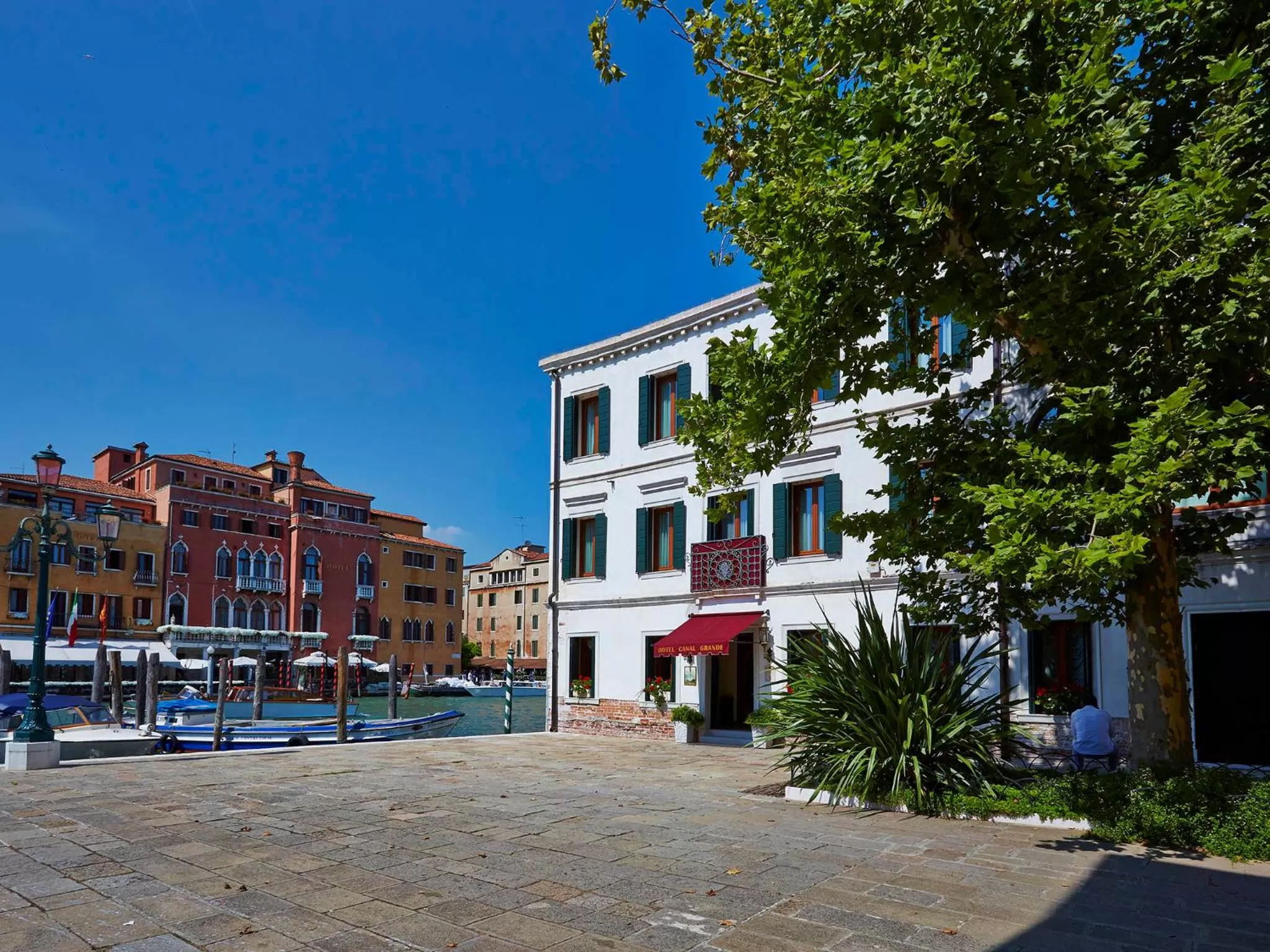 Facade/entrance in Canal Grande