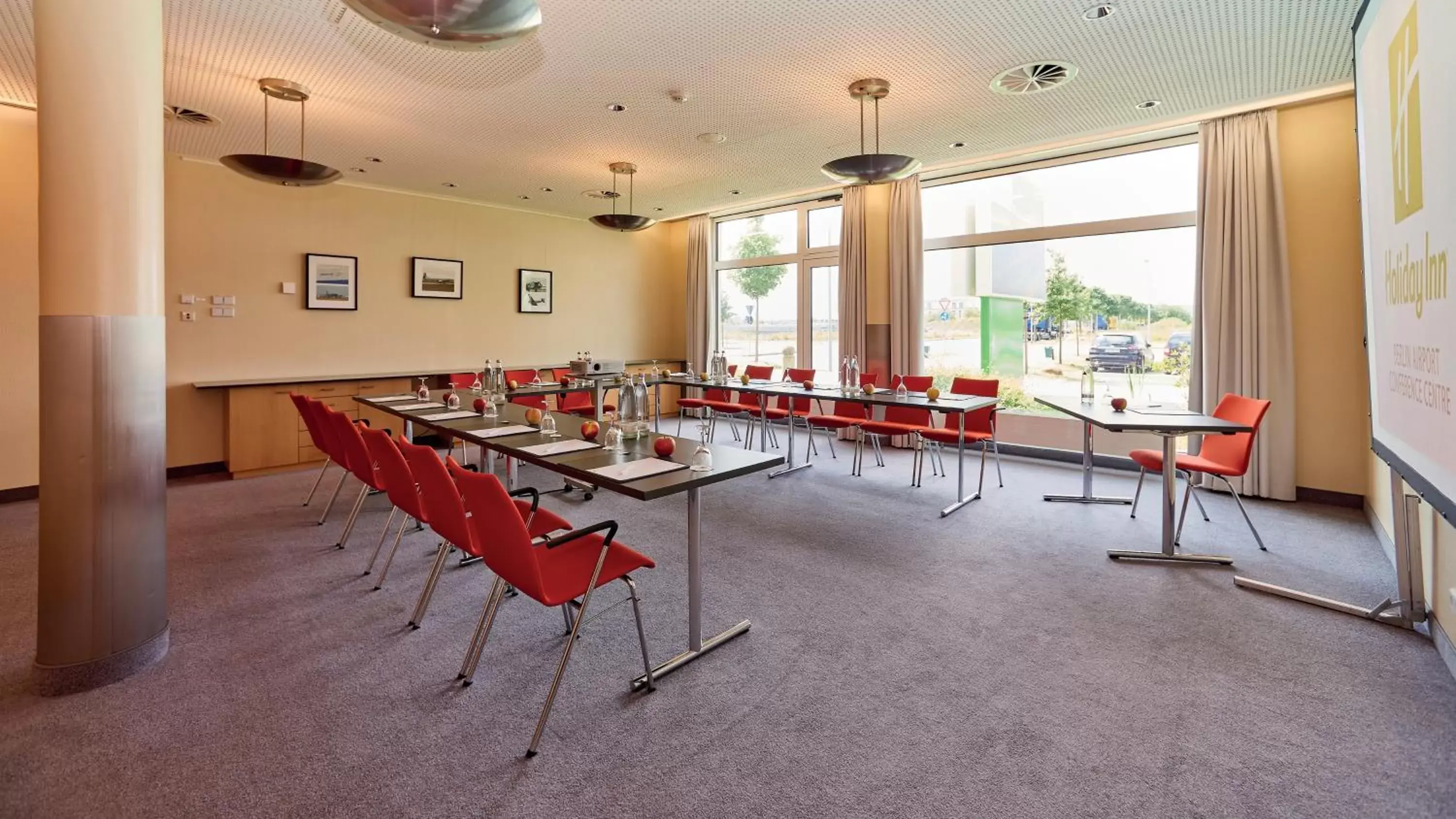 Meeting/conference room in Holiday Inn Berlin Airport - Conference Centre, an IHG Hotel