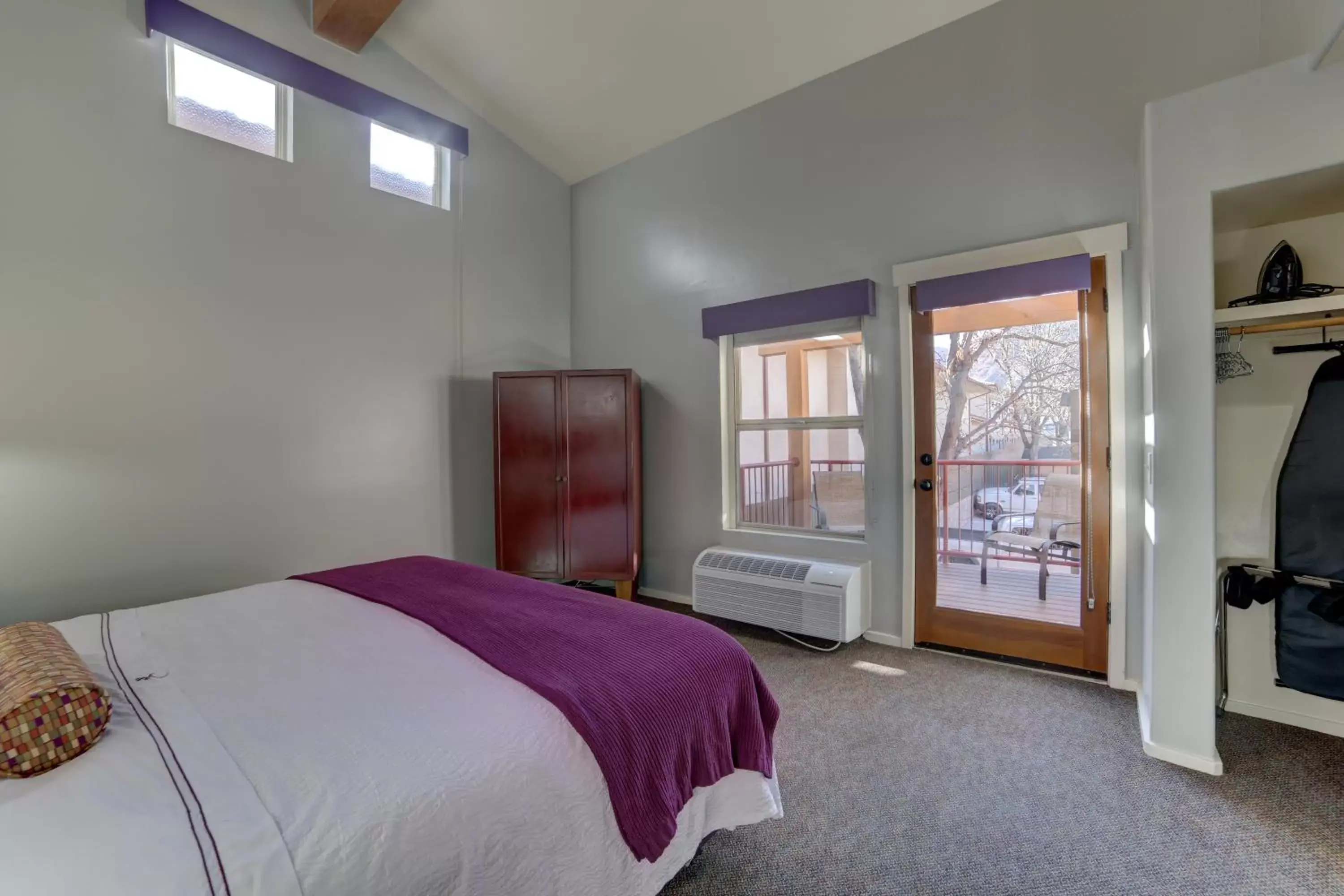 Bedroom, Bed in The Gonzo Inn