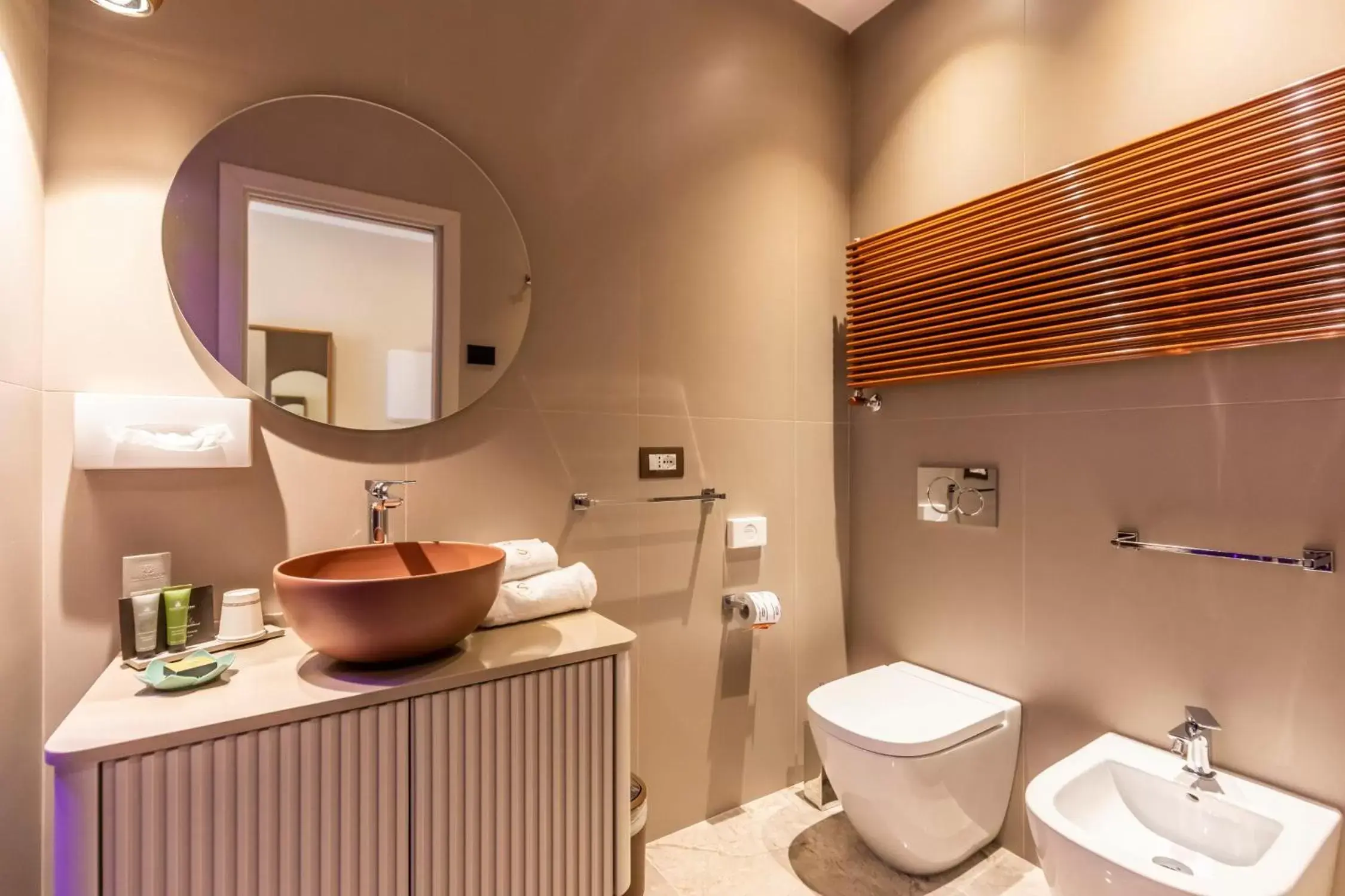 Toilet, Bathroom in Solmaris Tropea Rooms & Suites