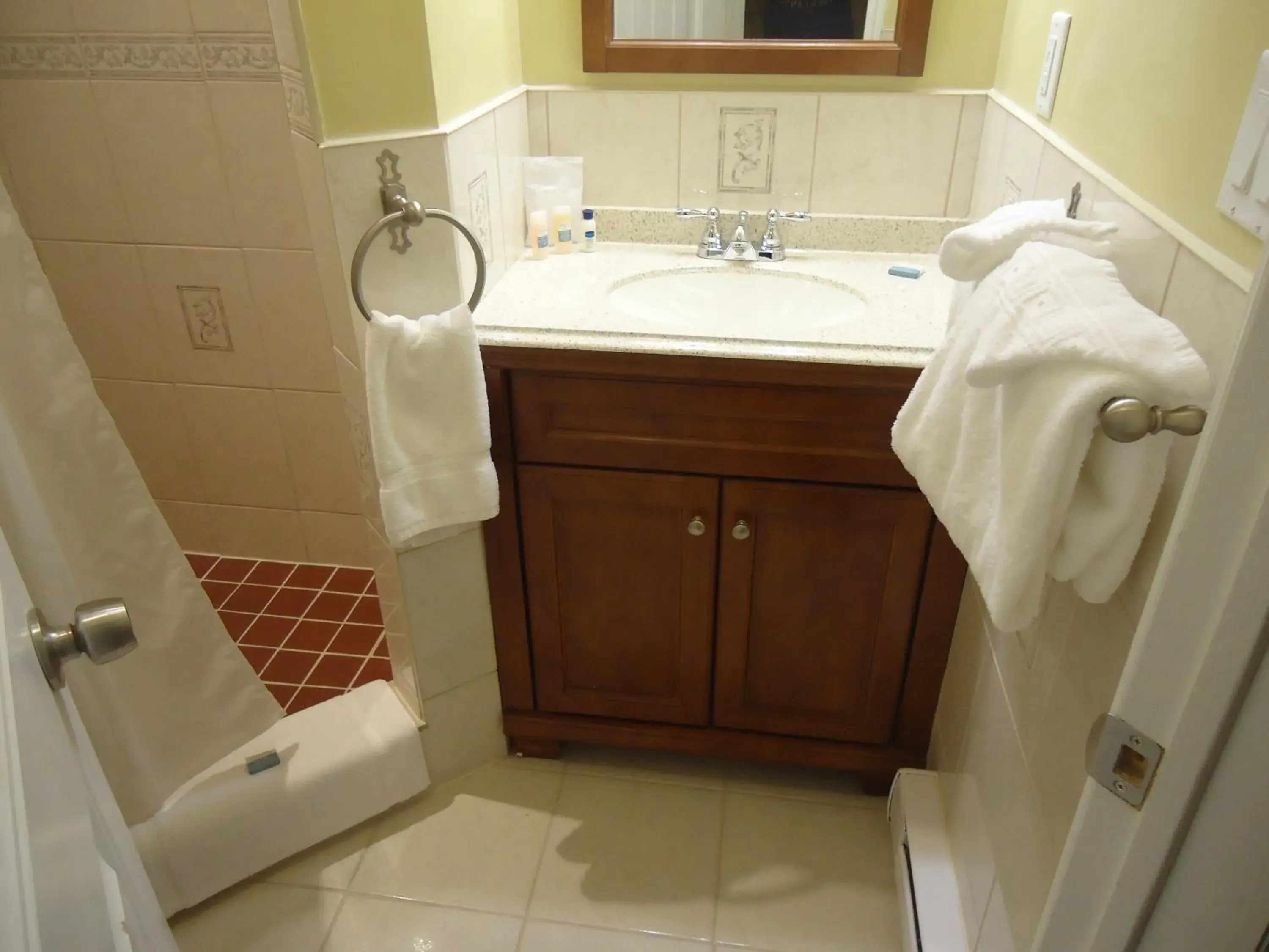 Shower, Bathroom in Bayside Inn & Waterfront Suites