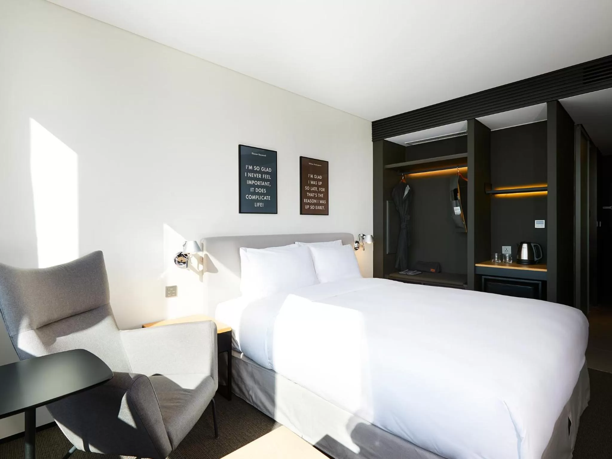 Photo of the whole room, Bed in GLAD Mapo