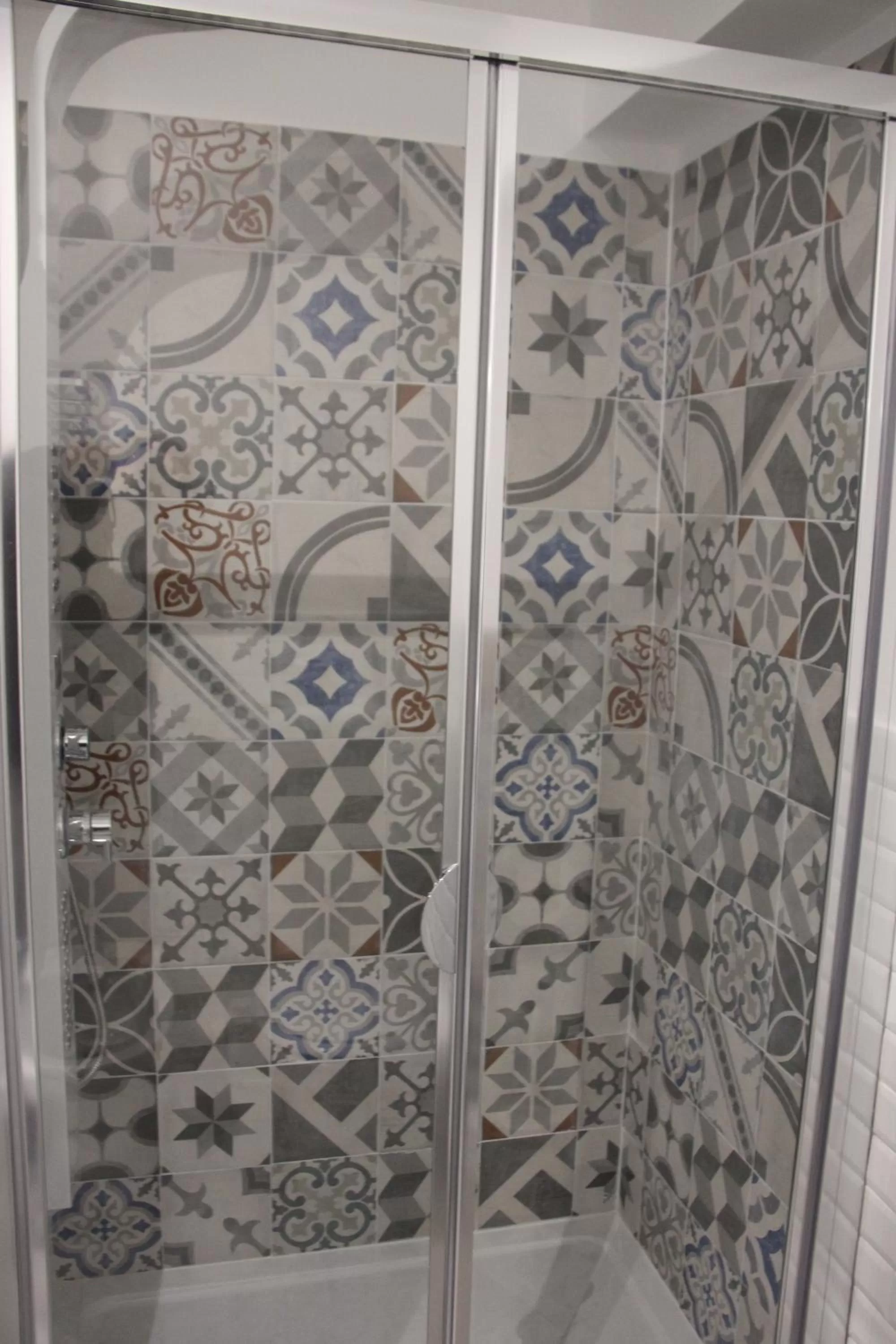 Shower in B&B Matteo Bonello