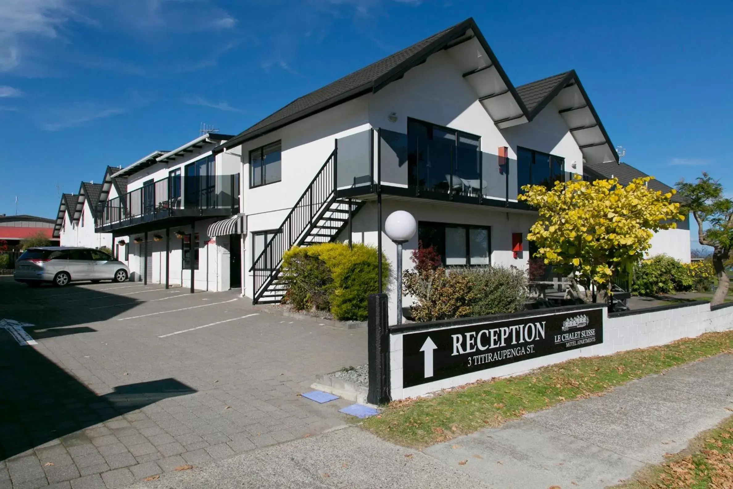 Facade/entrance, Property Building in Le Chalet Suisse Motel Taupo
