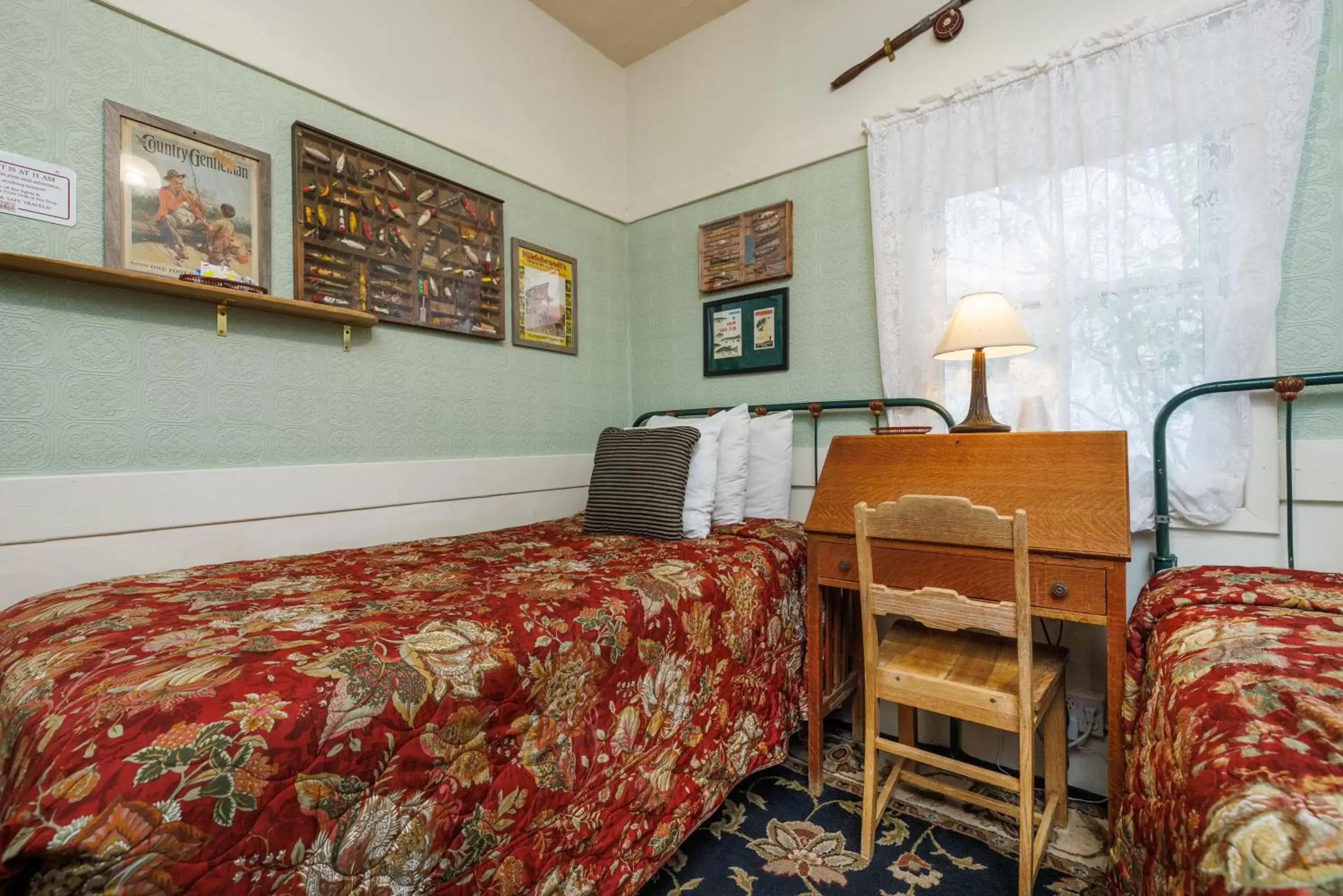 Bedroom in San Remo Hotel