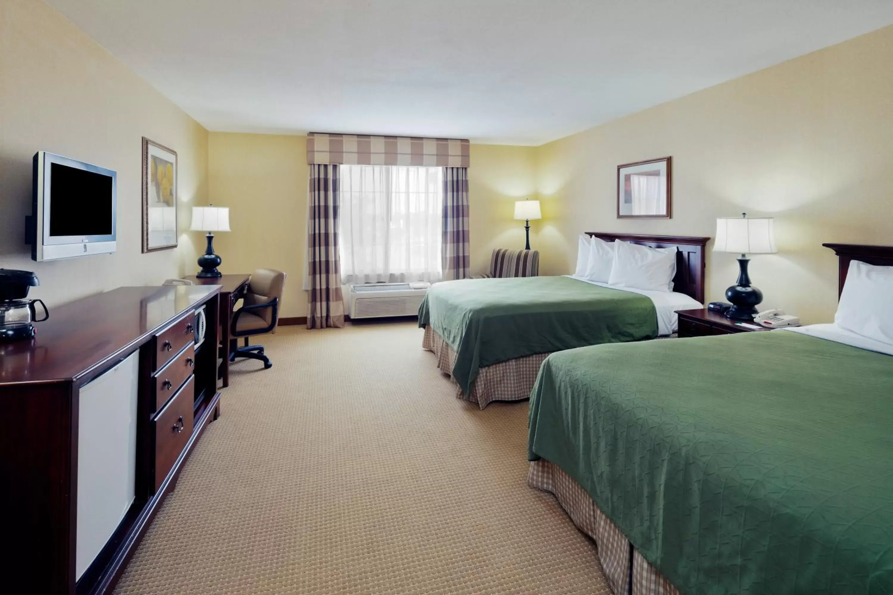Queen Room with Two Queen Beds - Guest Room Disability Acces/Non-Smoking in Country Inn & Suites by Radisson, Lima, OH