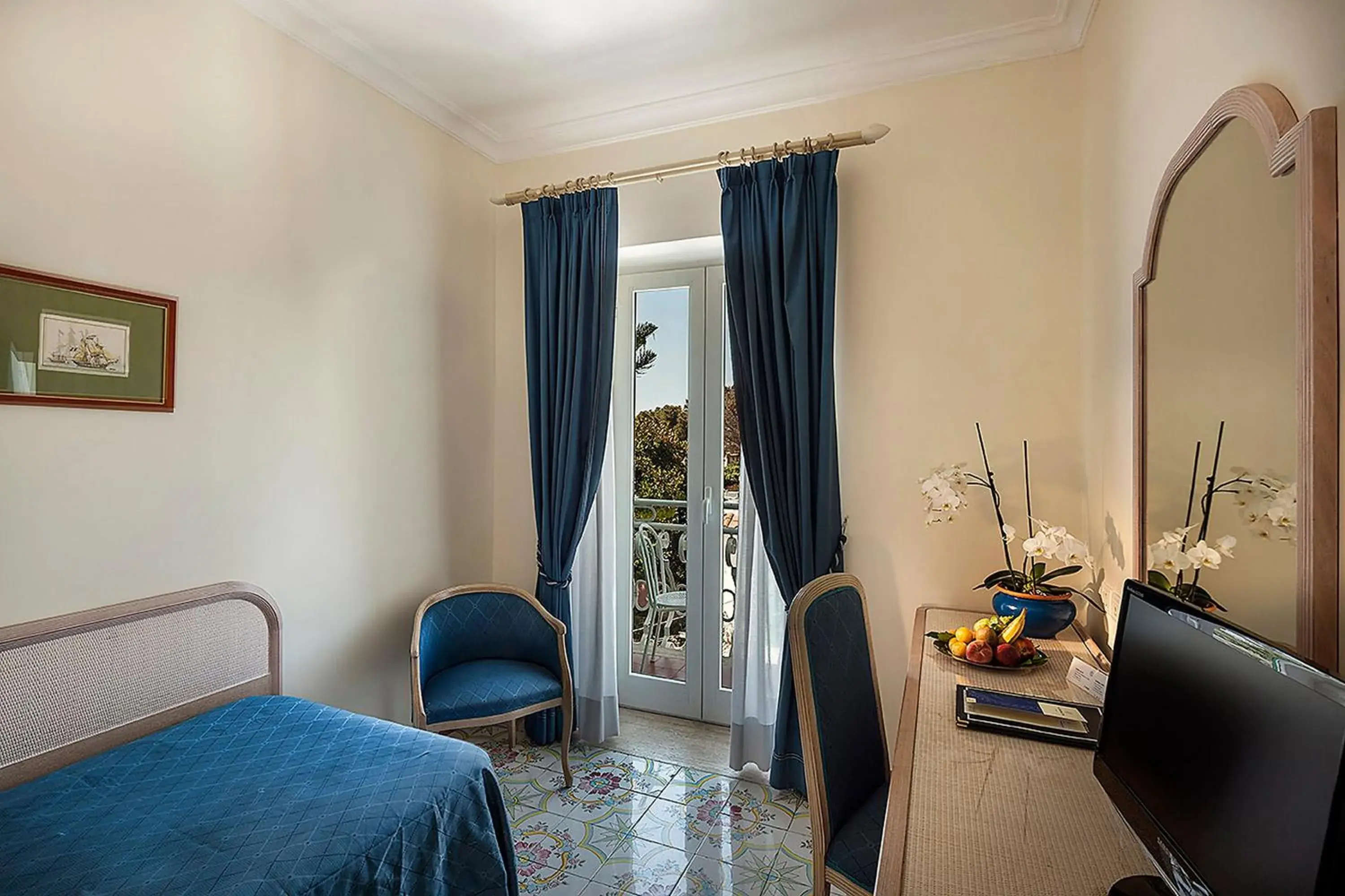 Bedroom, Seating Area in Hotel Continental Ischia