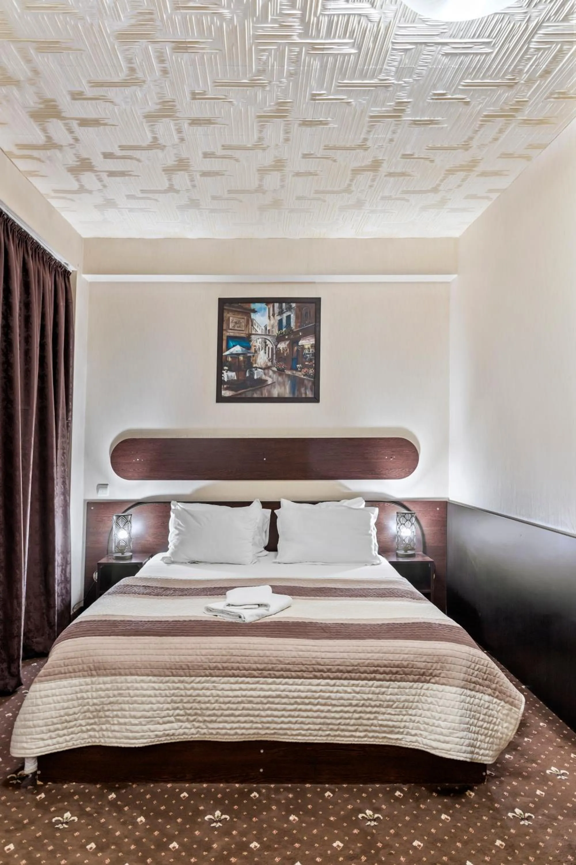 Bed in Hotel Charter Otopeni