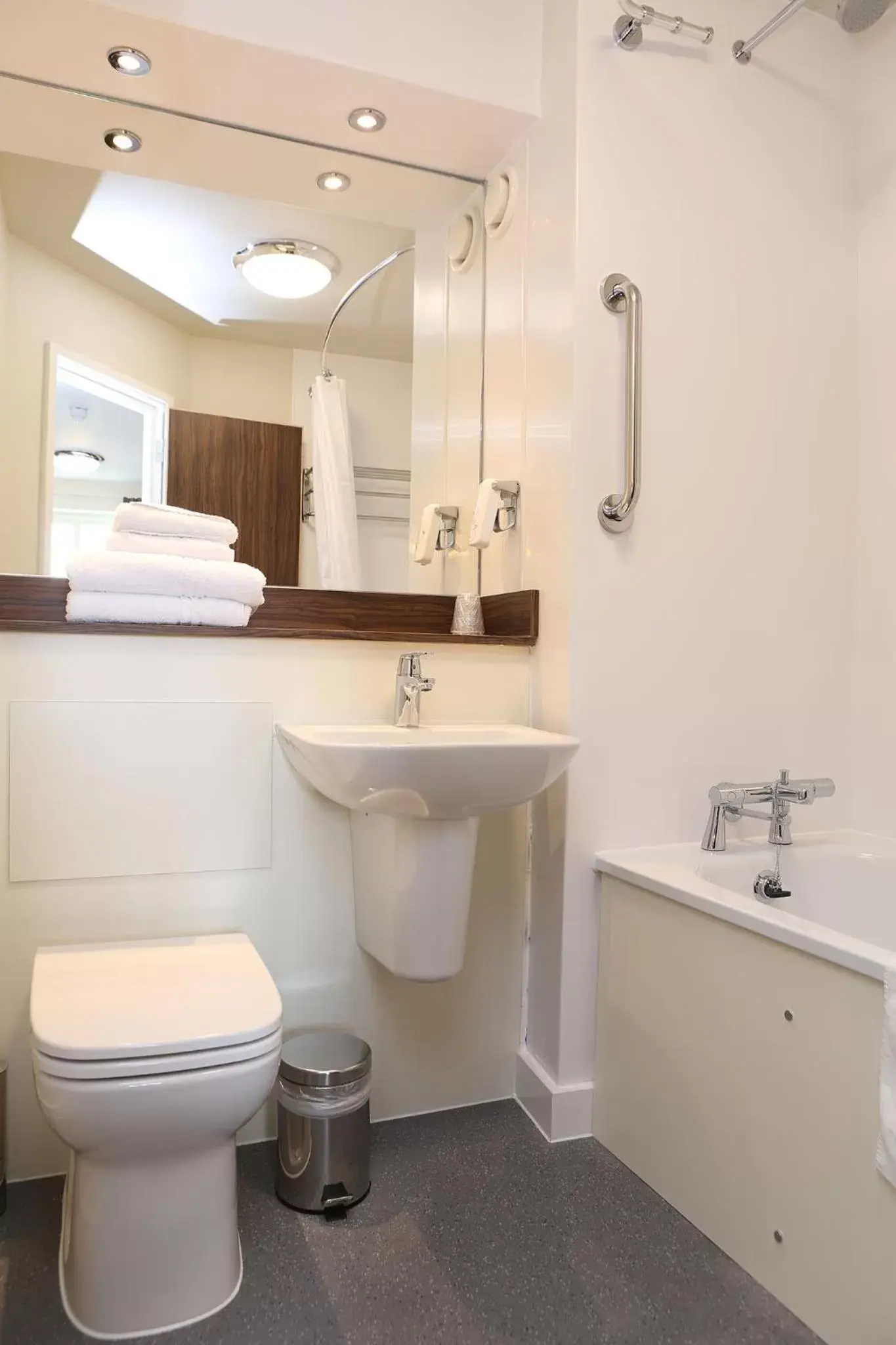 Double Room in Highland Gate, Stirling by Marston's Inns Double Room in Highland Gate, Stirling by Marston's Inns