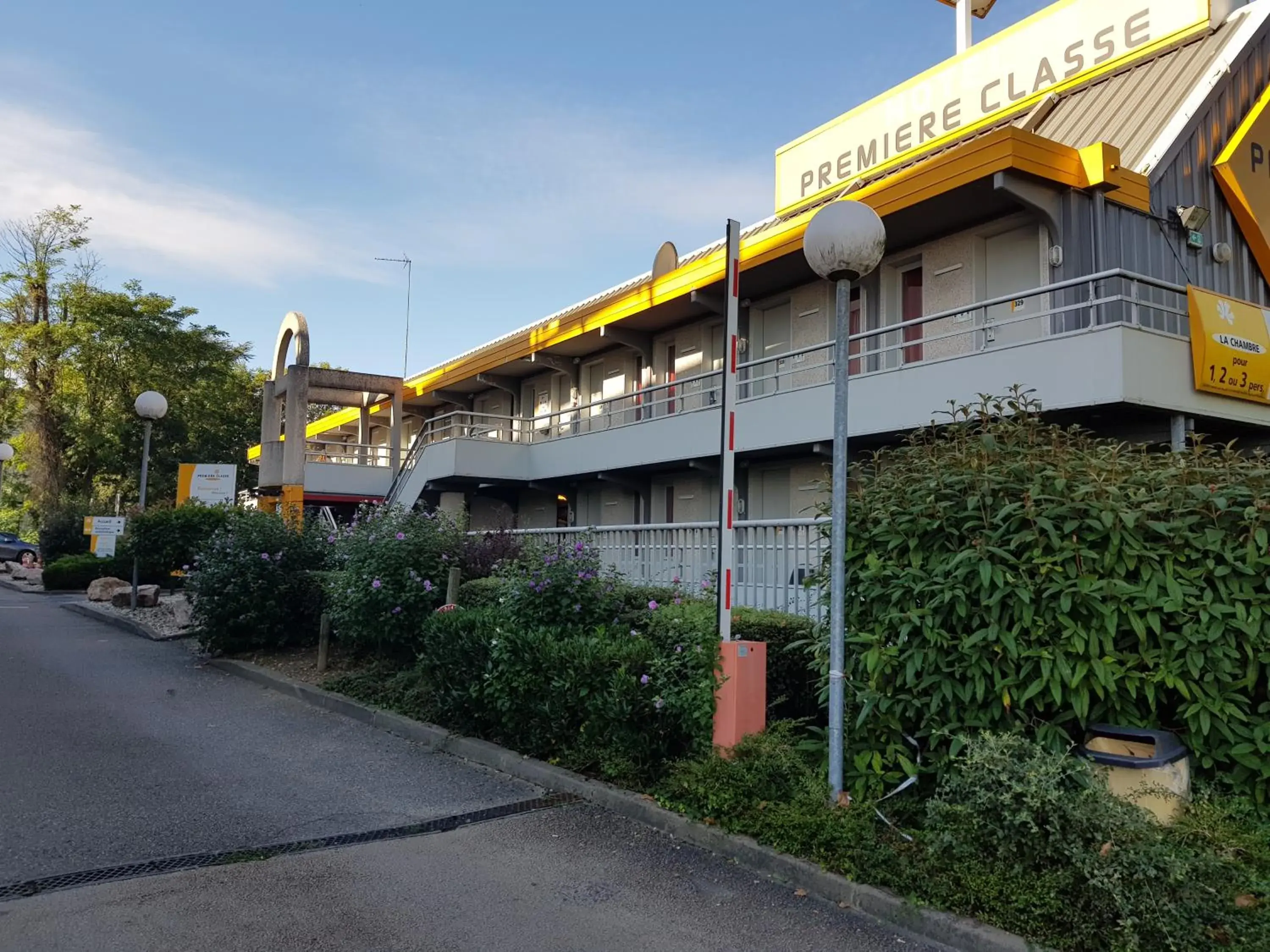 Facade/entrance in Premiere Classe Lyon Ouest - Tassin