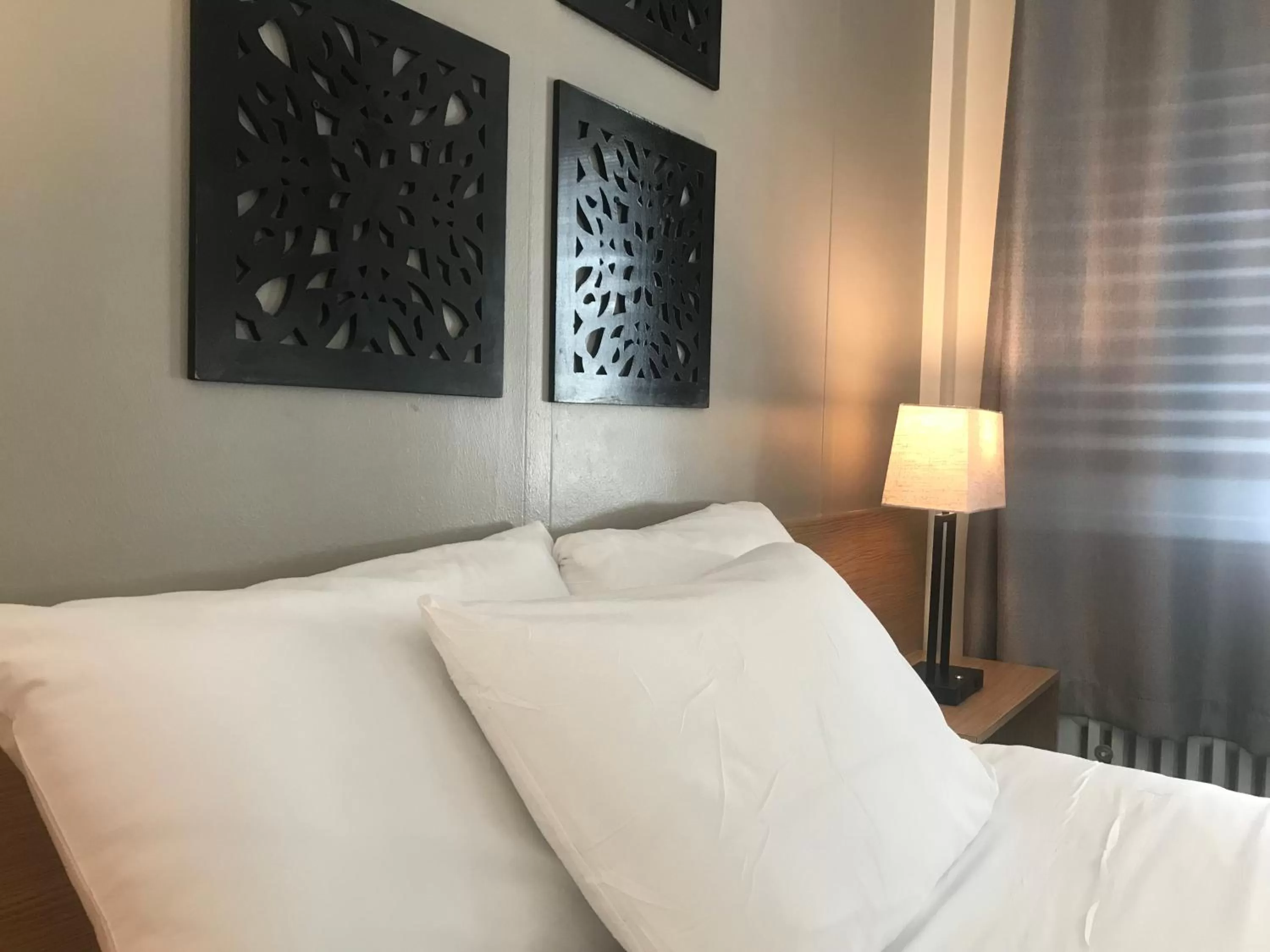 Bed in Touchstone Hotel - City Center
