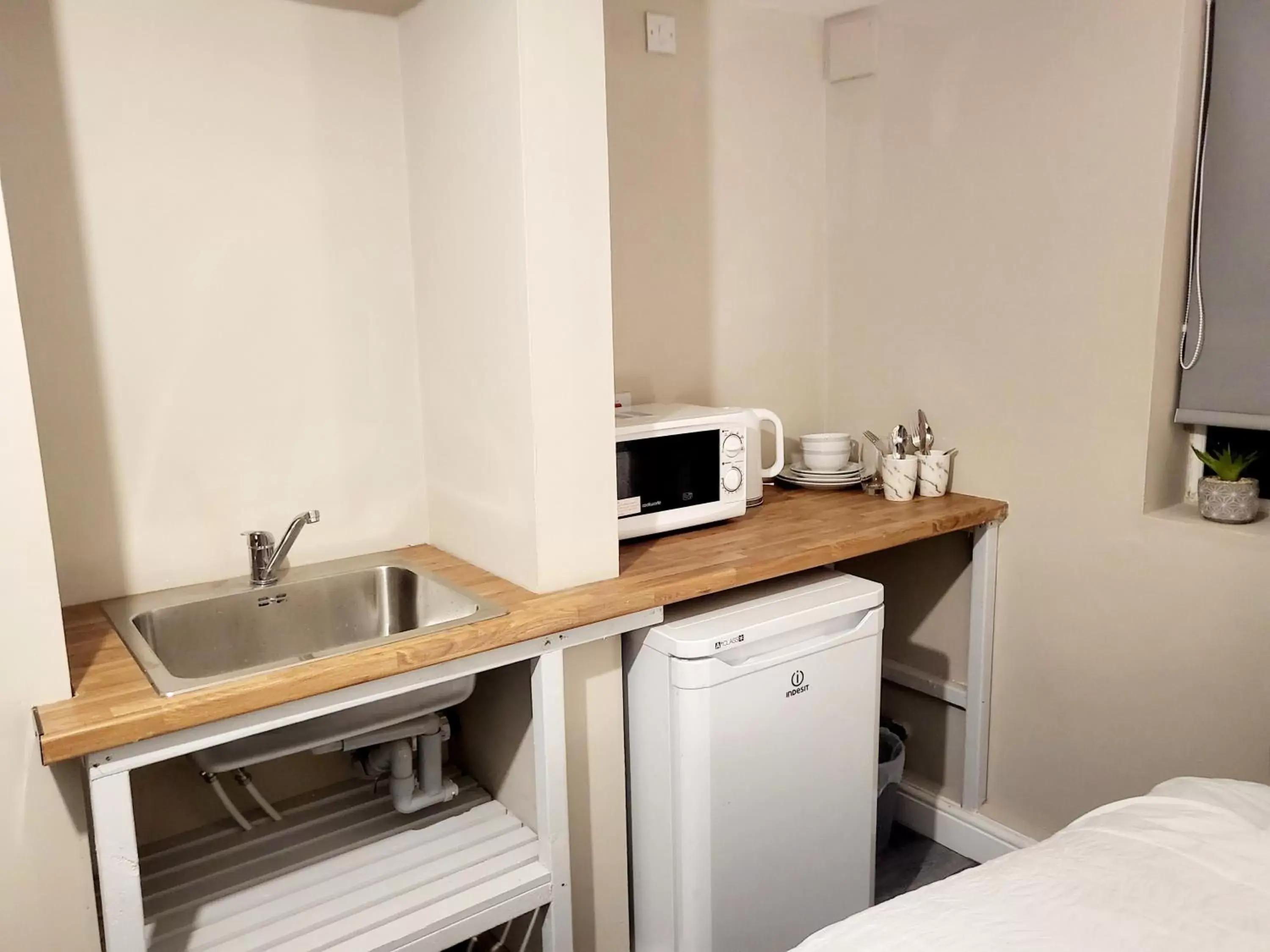 Bed, Kitchen/Kitchenette in MM Sure Stay Accommodation - NG1