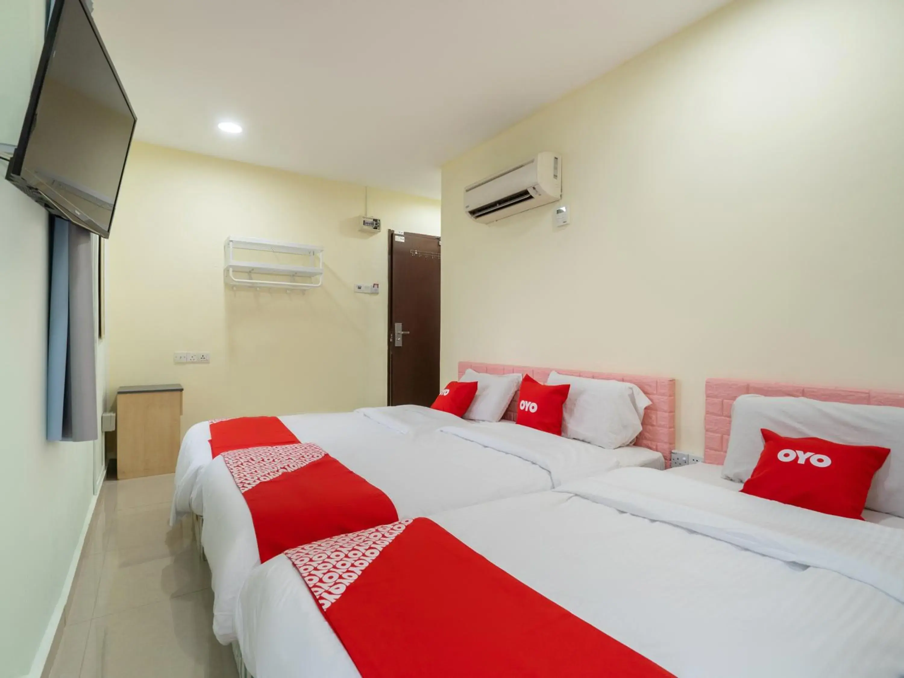 Bedroom, Bed in OYO 89717 Budget Star Hotel