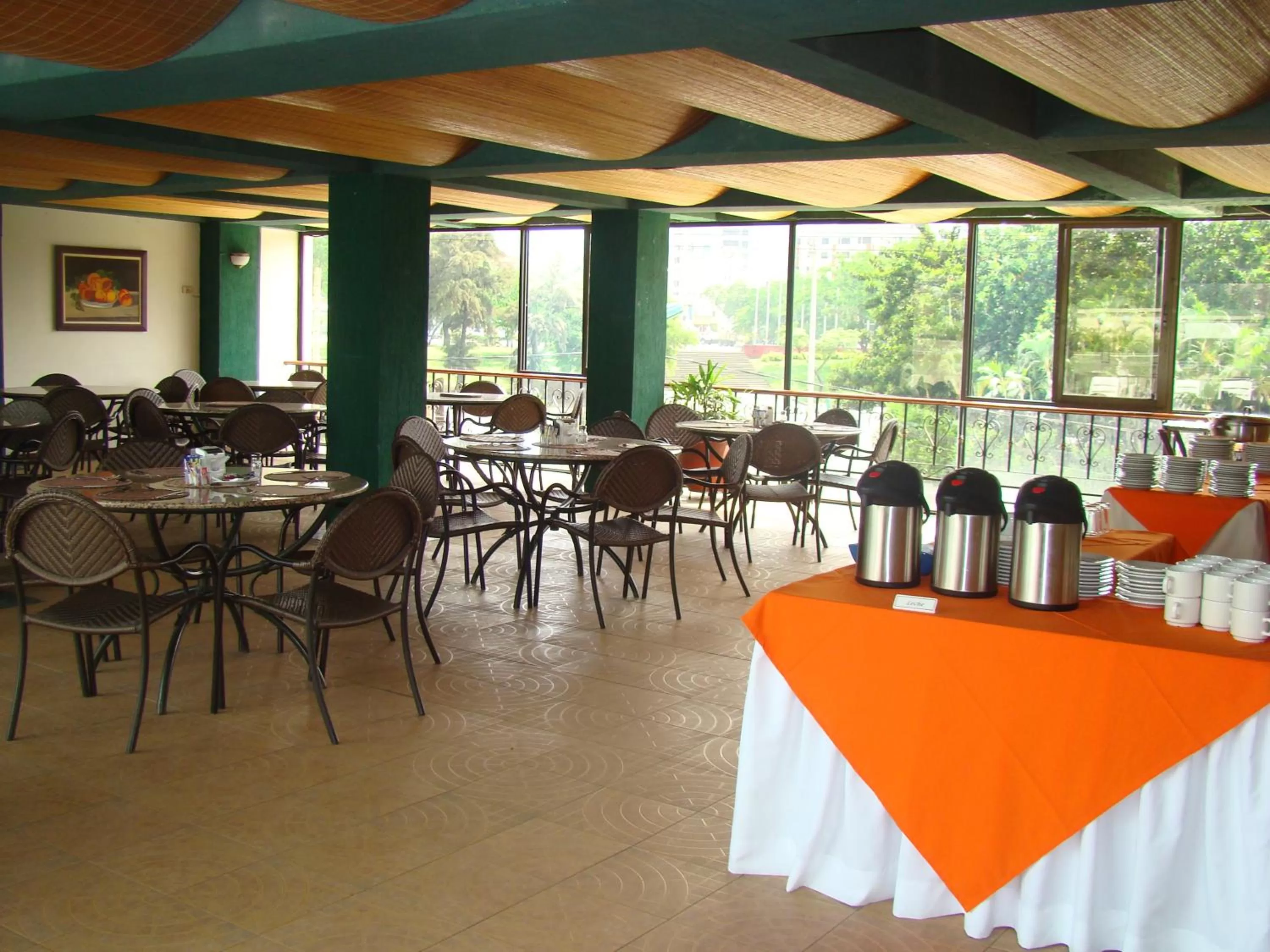 Restaurant/places to eat in Hotel San Fernando Real
