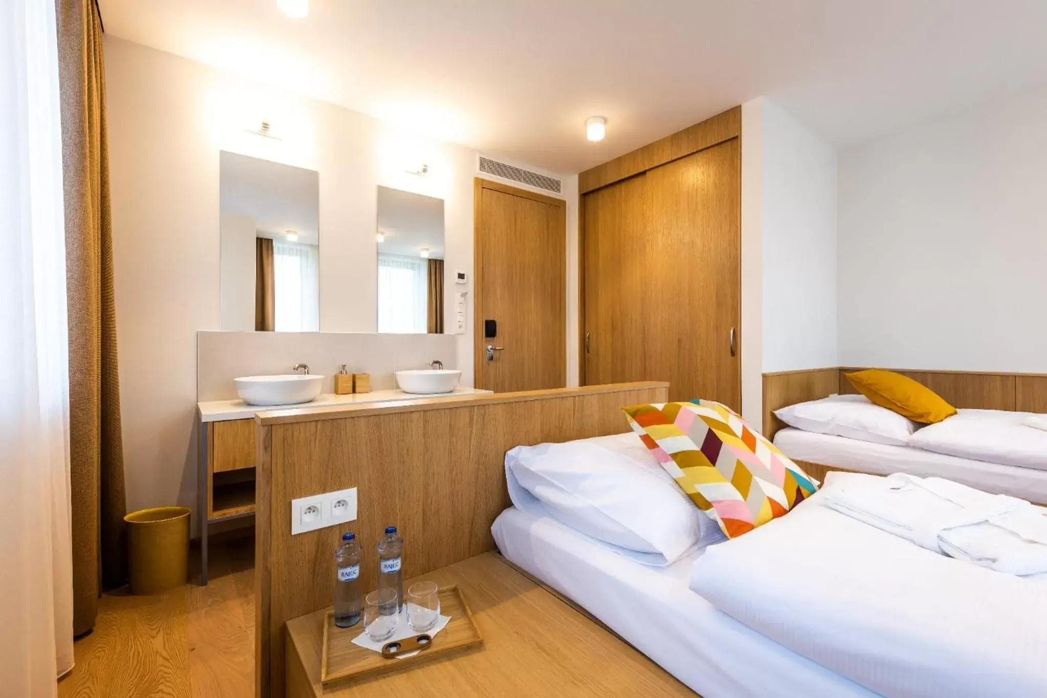 Twin Room with Shared Bathroom in RAJ zdravia Twin Room with Shared Bathroom in RAJ zdravia