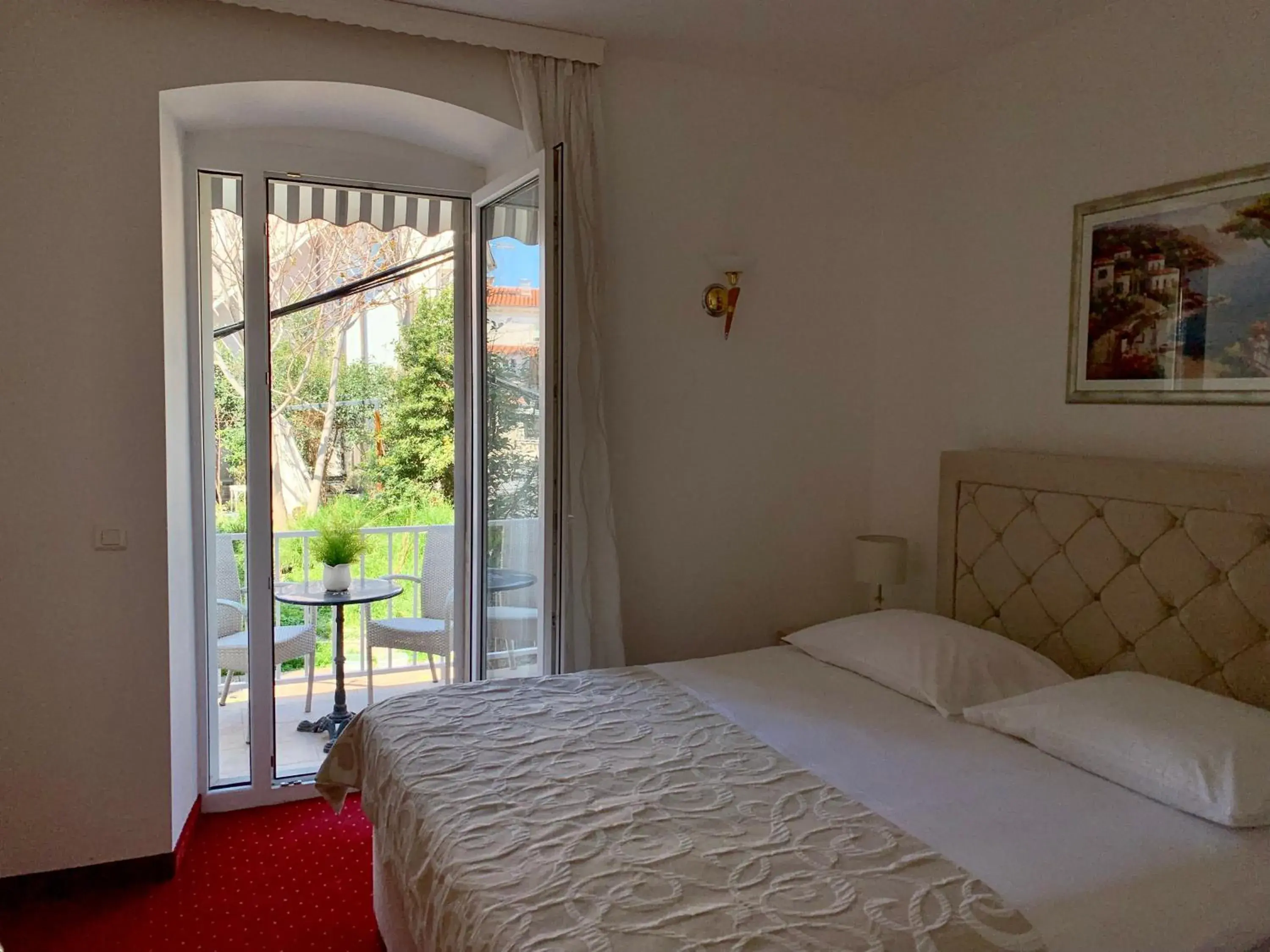 Balcony/Terrace, Bed in Hotel Adriana