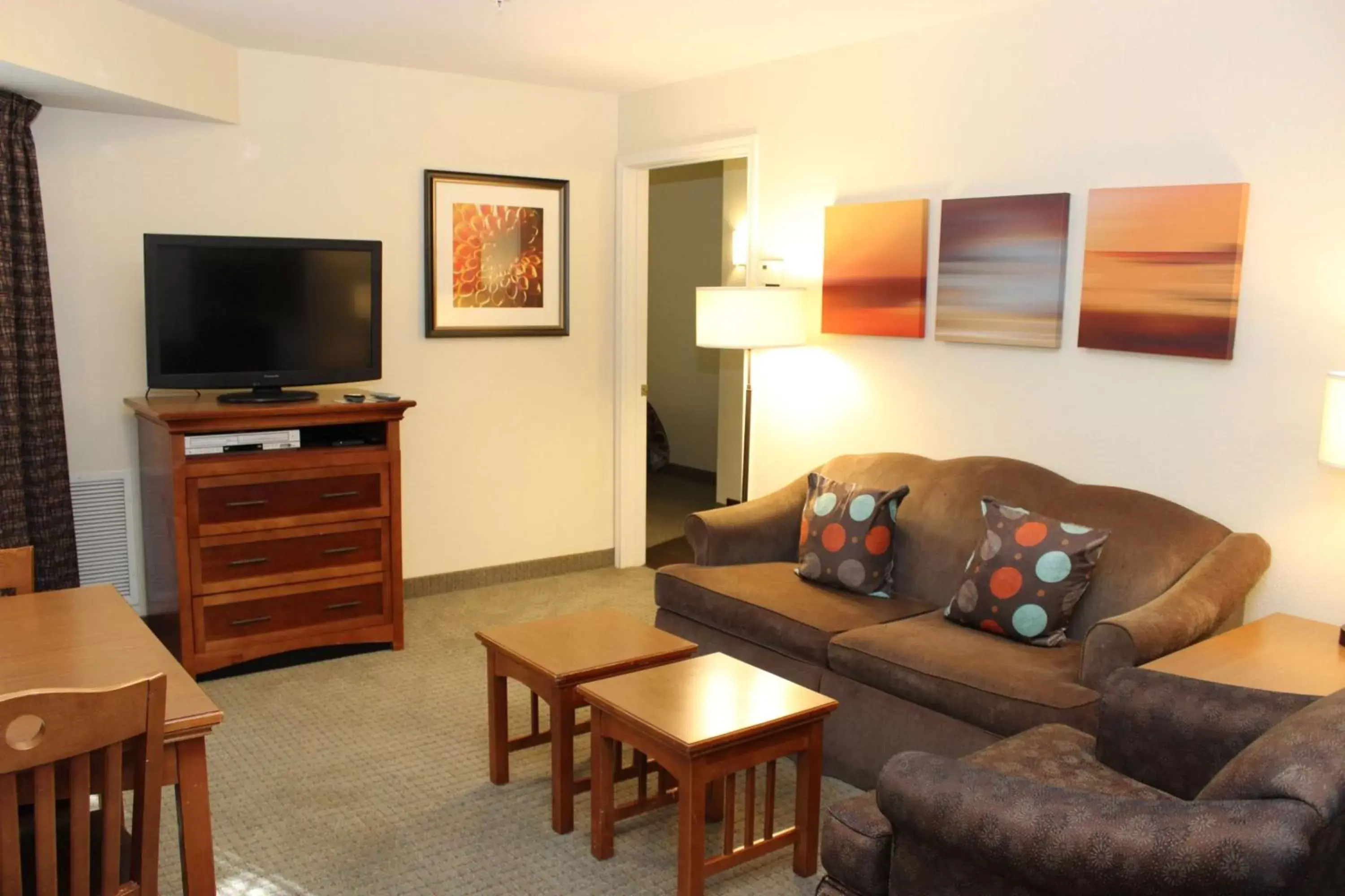 Seating area, TV/Entertainment Center in Sonesta ES Suites Portland Vancouver 41st Street