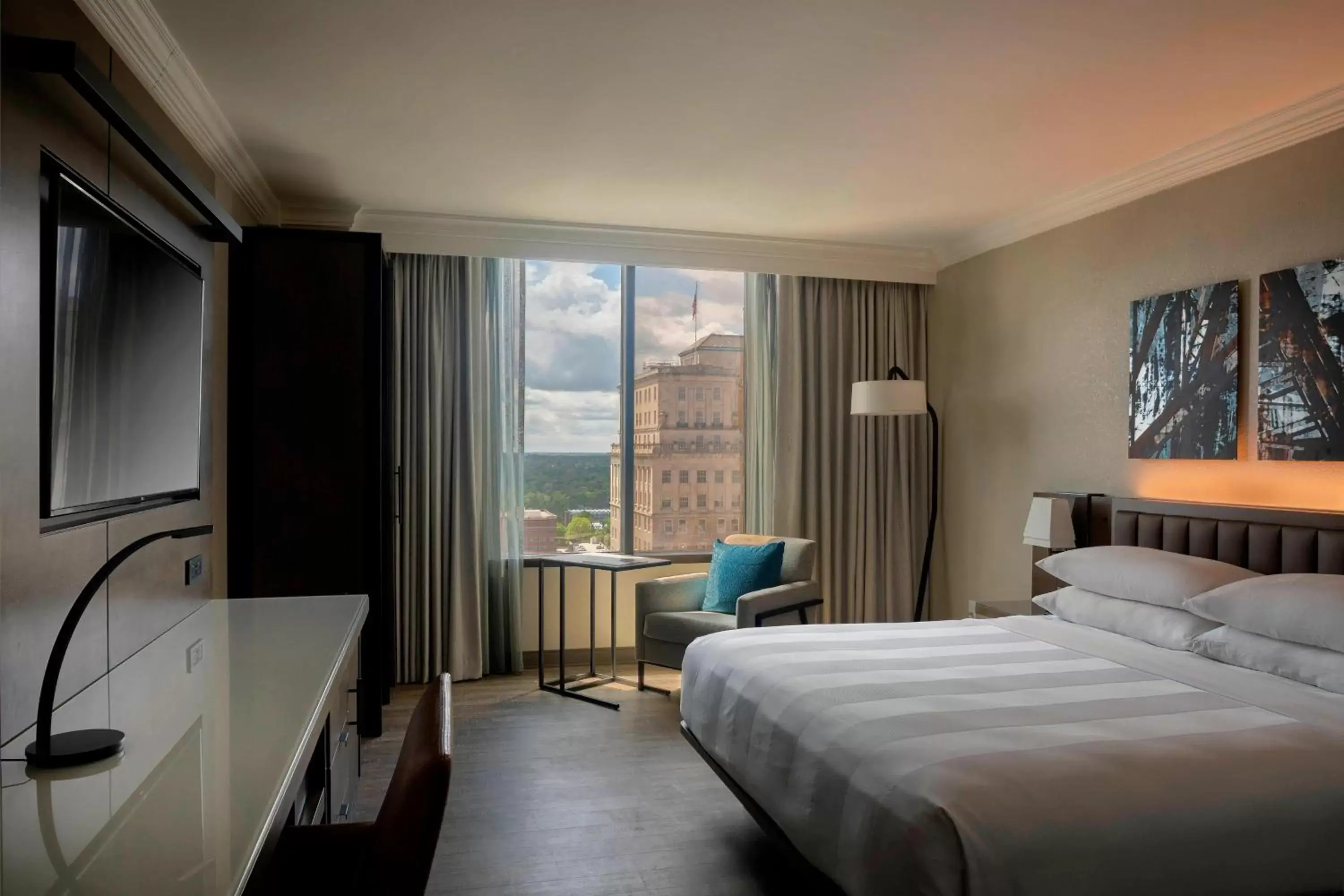 Guest room, 1 King, City view, High floor in Winston-Salem Marriott