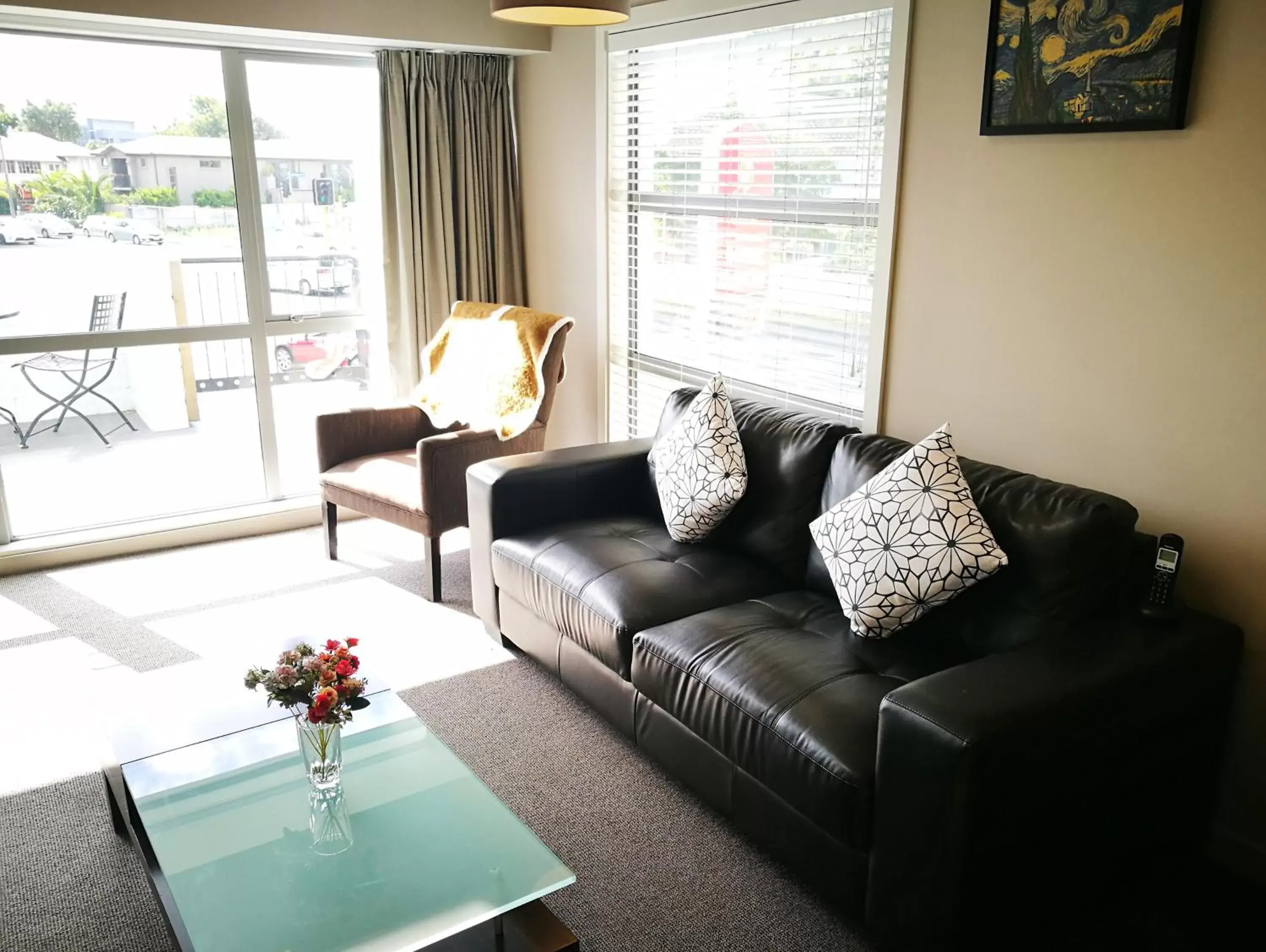 Living room in Belmont Motor Inn Living room in Belmont Motor Inn