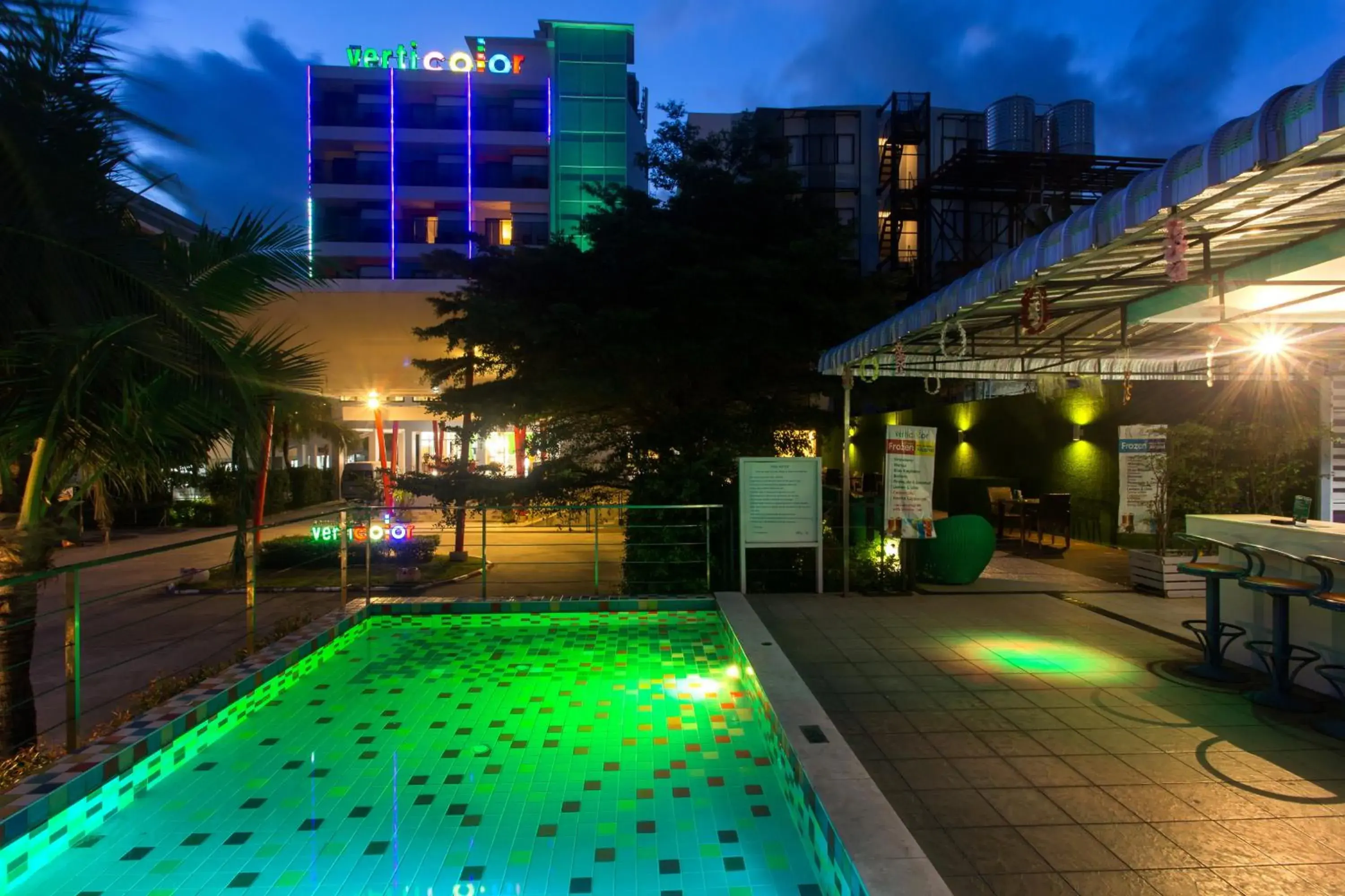 Sunset, Swimming Pool in Samui Verticolor