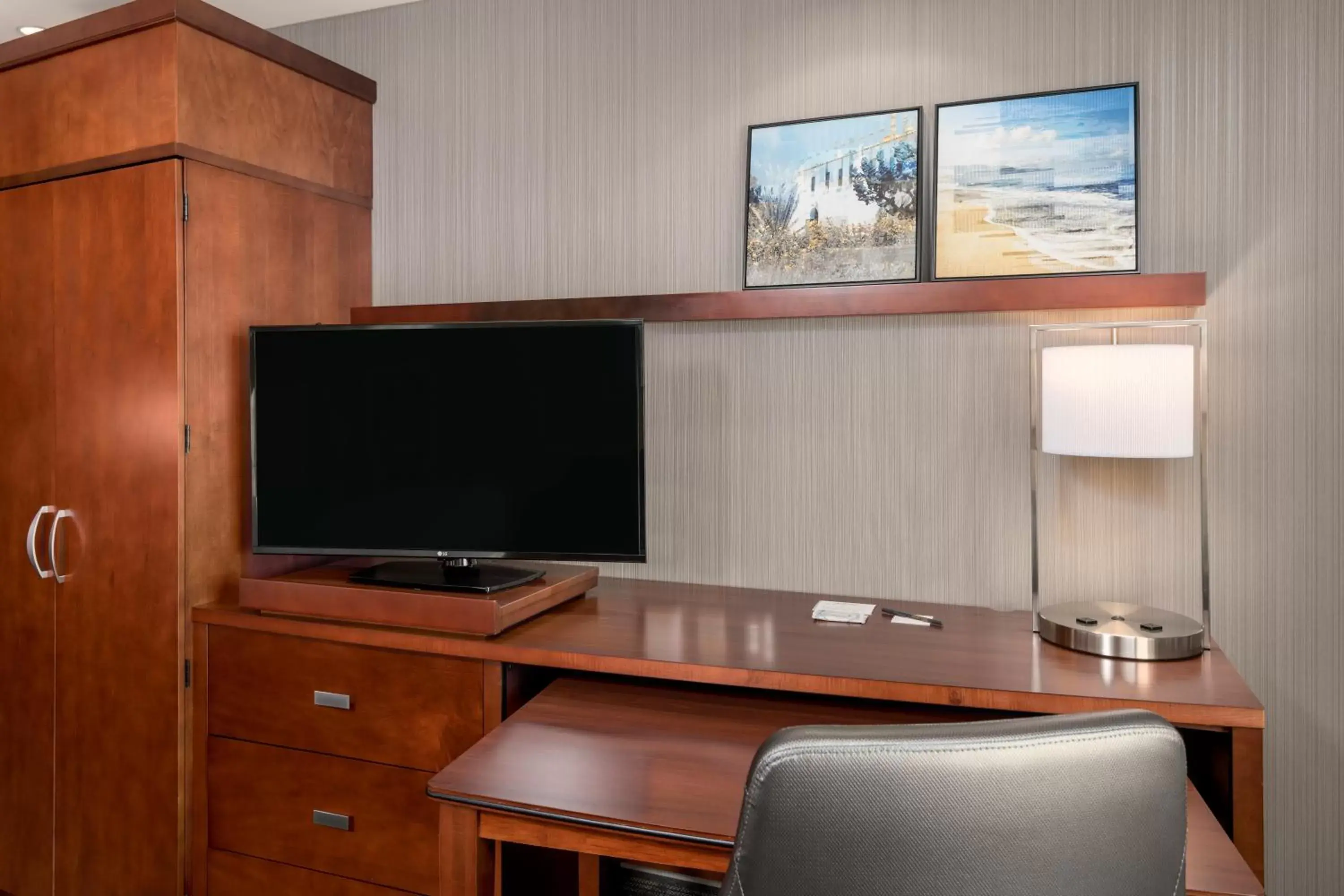 TV and multimedia, TV/Entertainment Center in Courtyard by Marriott San Diego Oceanside