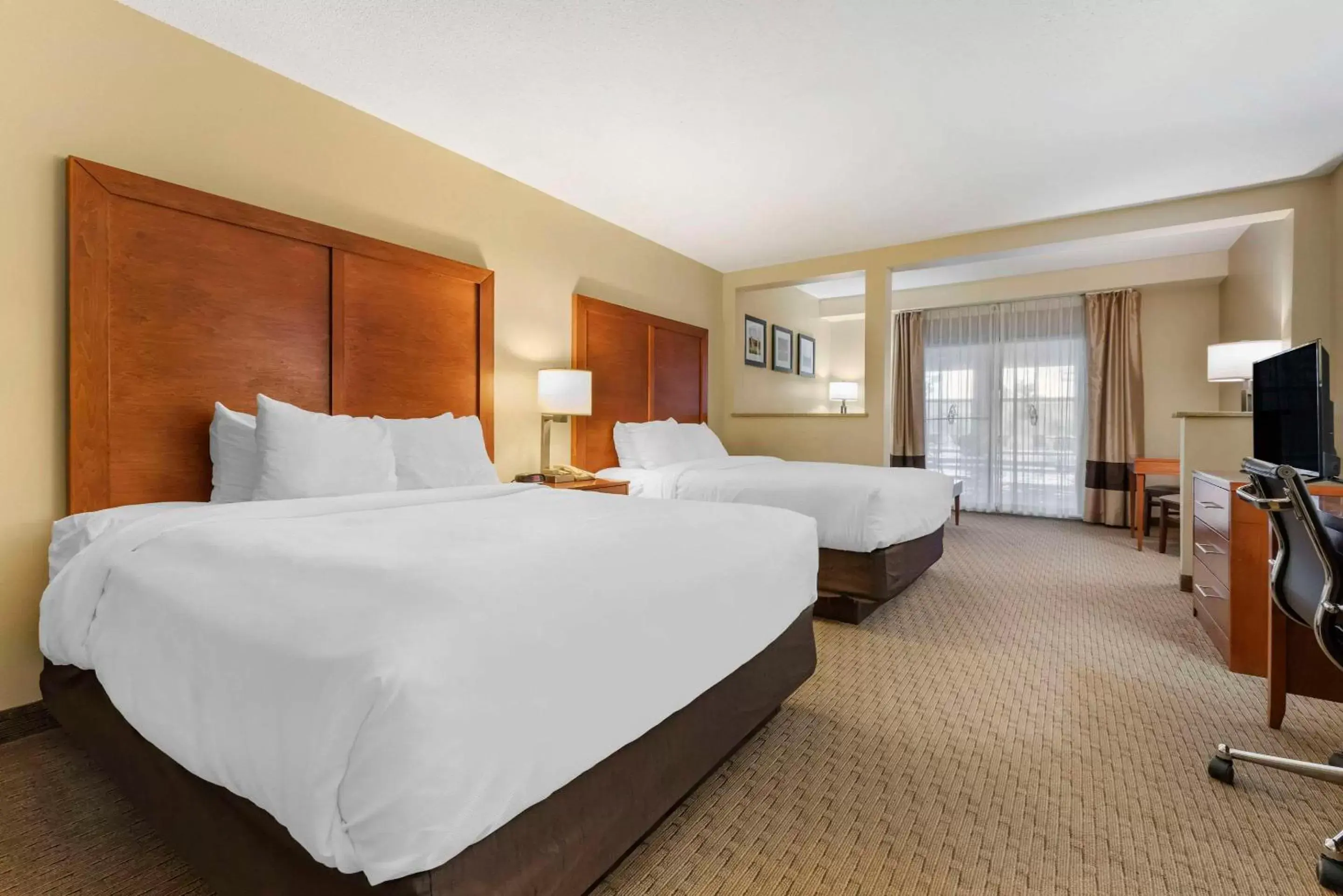 Bedroom, Bed in Comfort Inn & Suites Black River Falls I-94