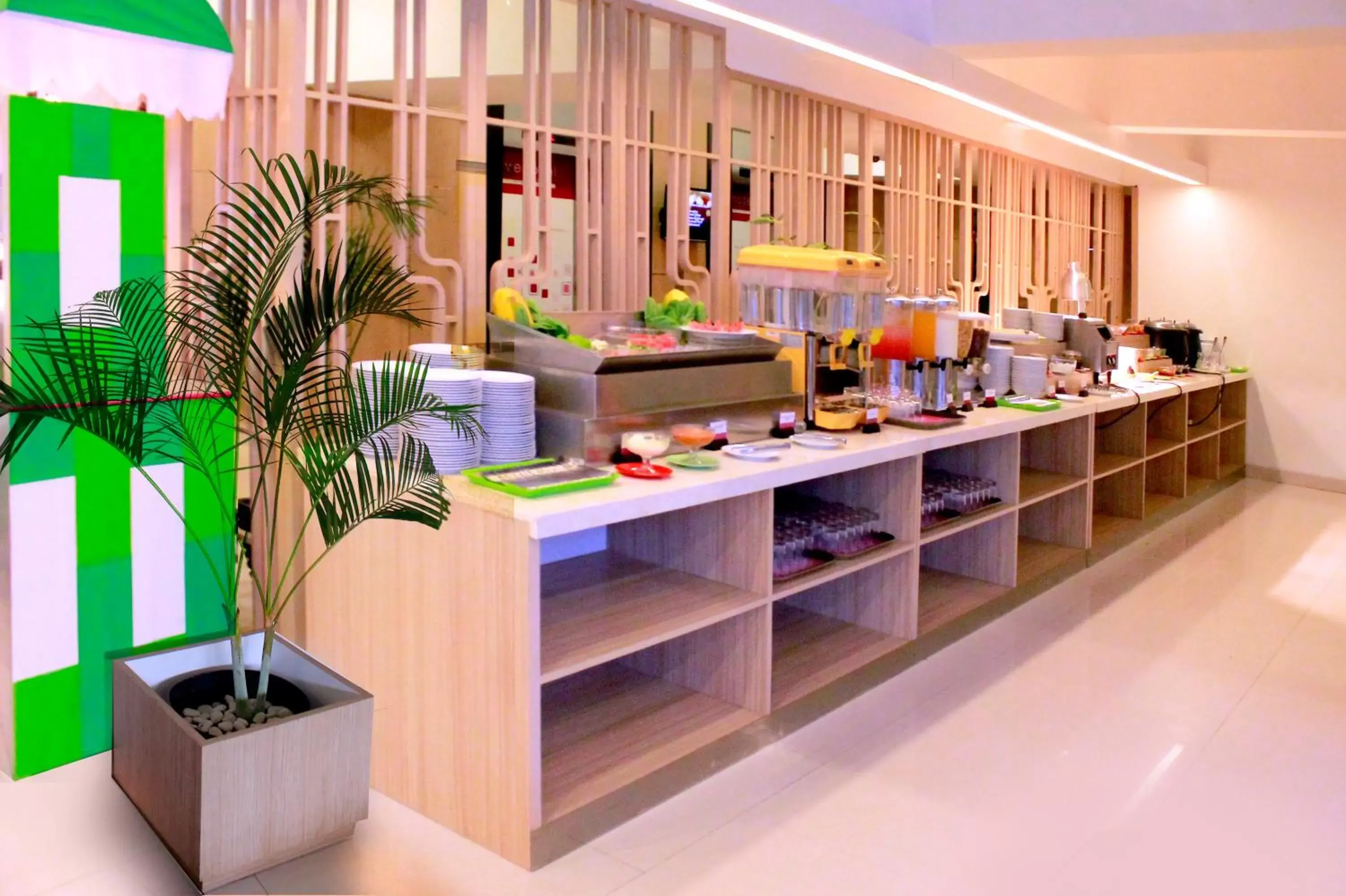 Restaurant/places to eat in favehotel Palembang