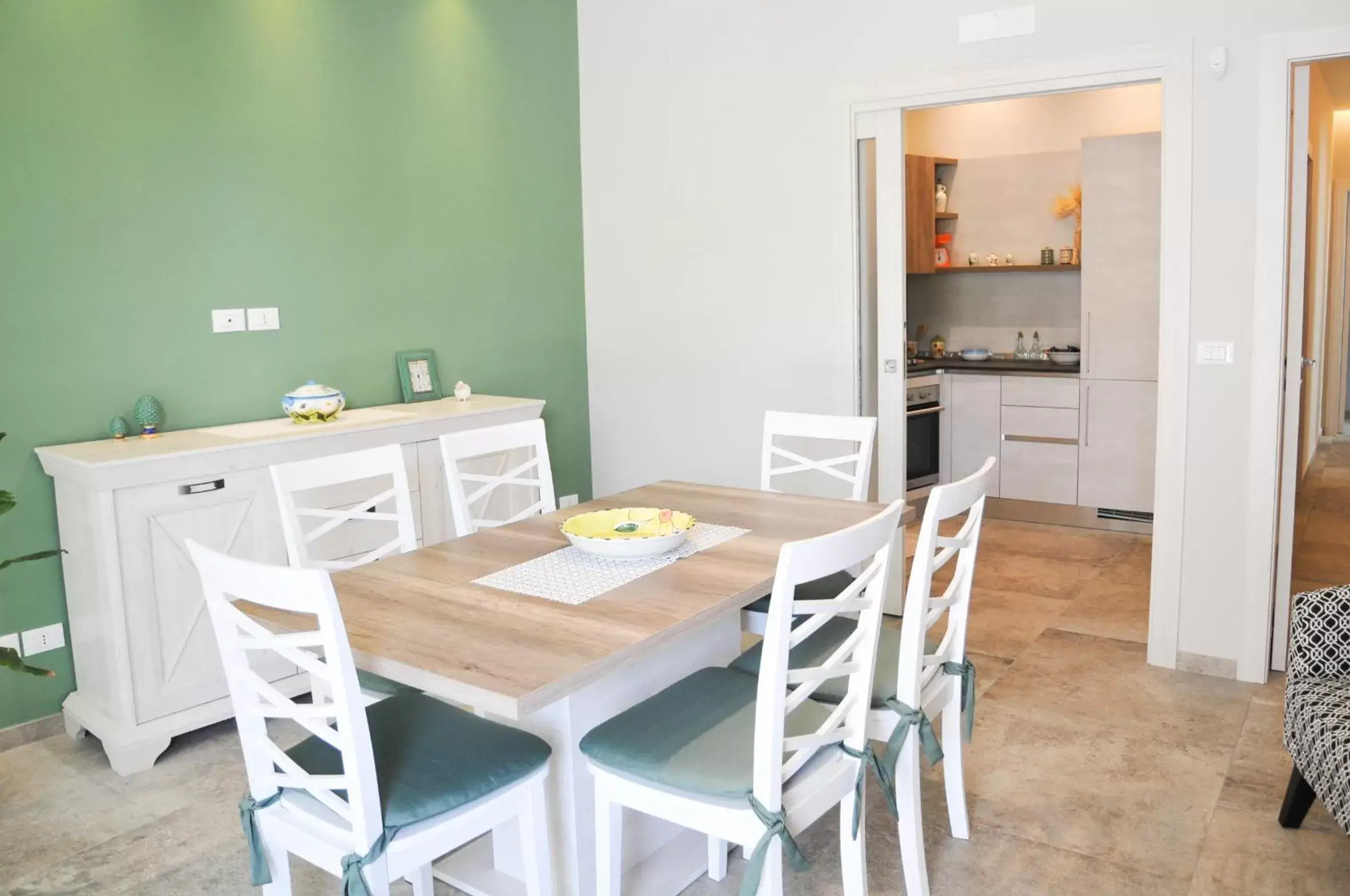 Kitchen or kitchenette, Dining Area in La Casa dell'Alloro