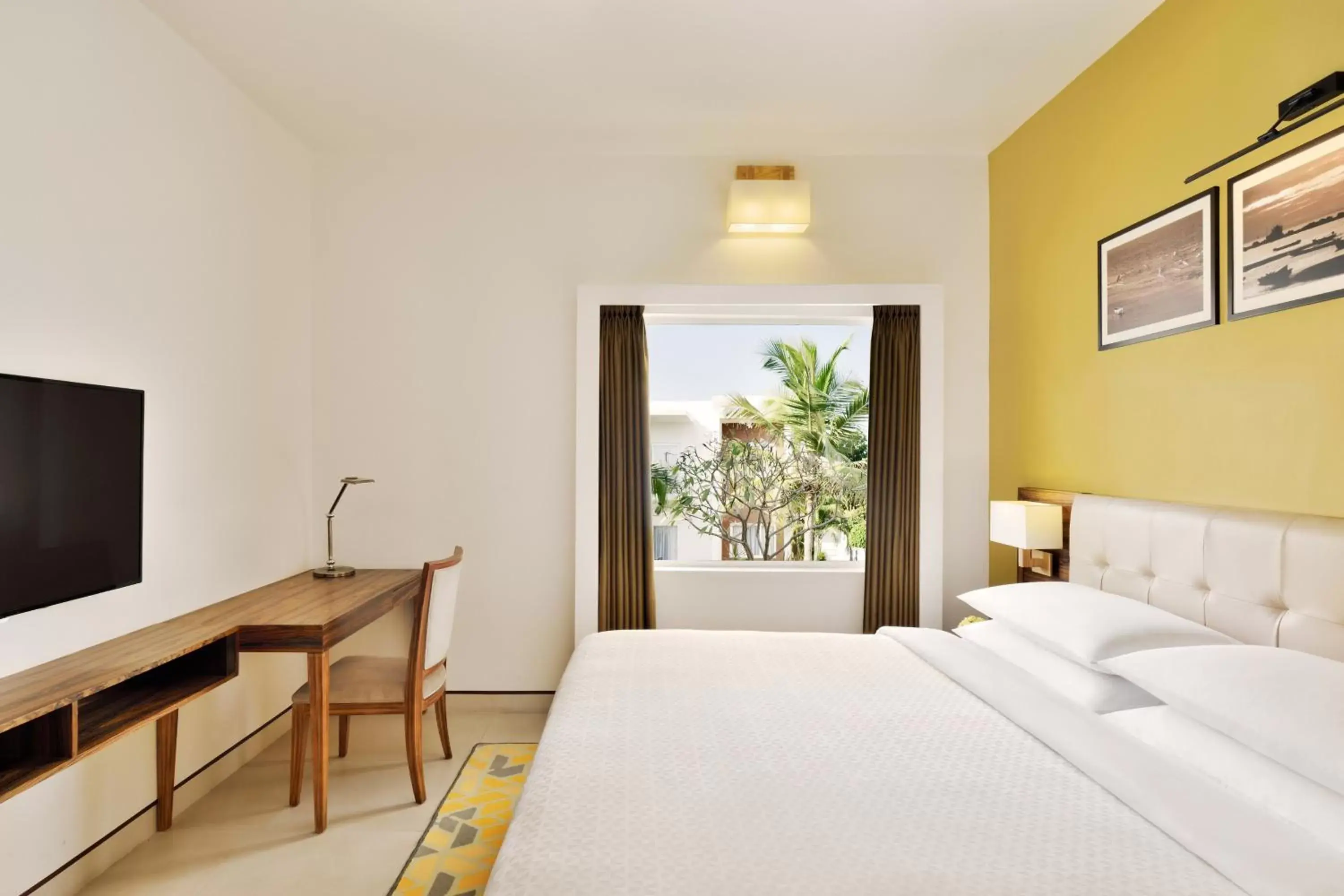 Photo of the whole room, Bed in Four Points by Sheraton Mahabalipuram Resort & Convention Center