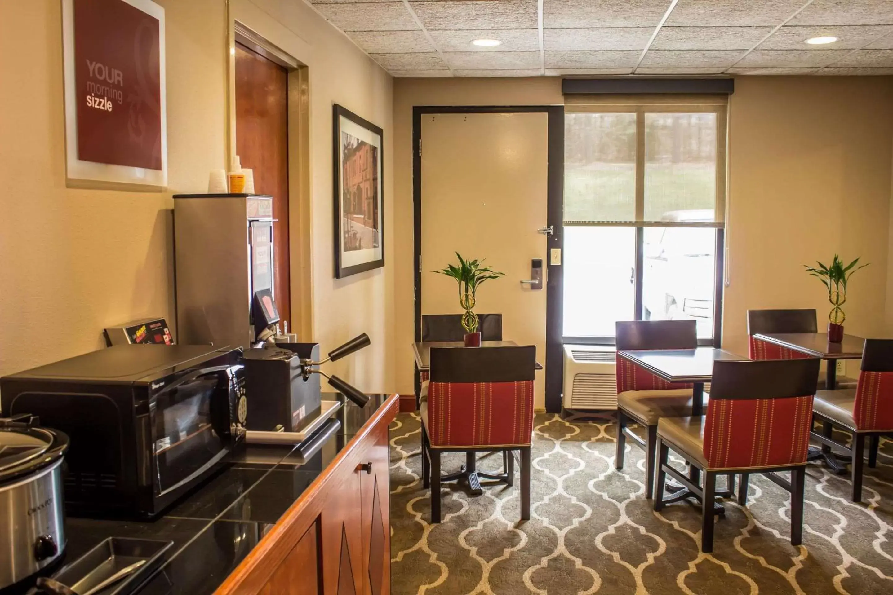 Restaurant/places to eat, Kitchen/Kitchenette in Comfort Inn Research Triangle Park