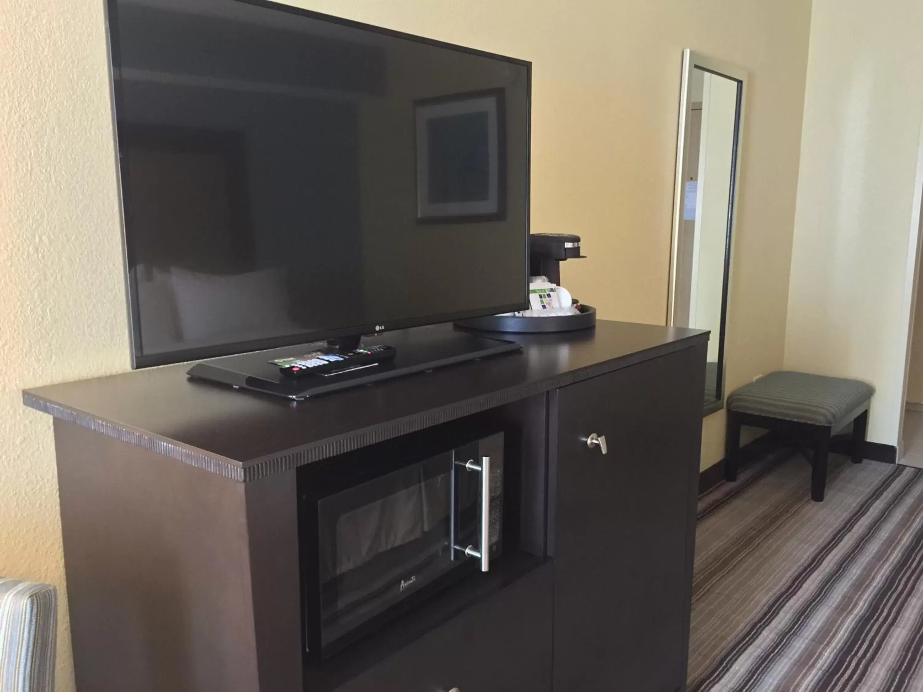 Photo of the whole room, TV/Entertainment Center in Holiday Inn Express Chicago NW - Arlington Heights, an IHG Hotel