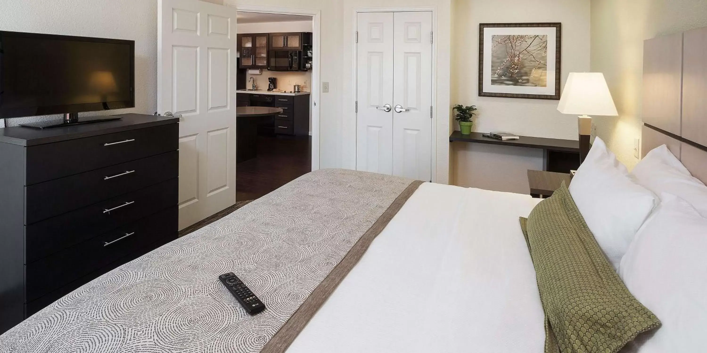 Bedroom, Bed in Sonesta Simply Suites Clearwater