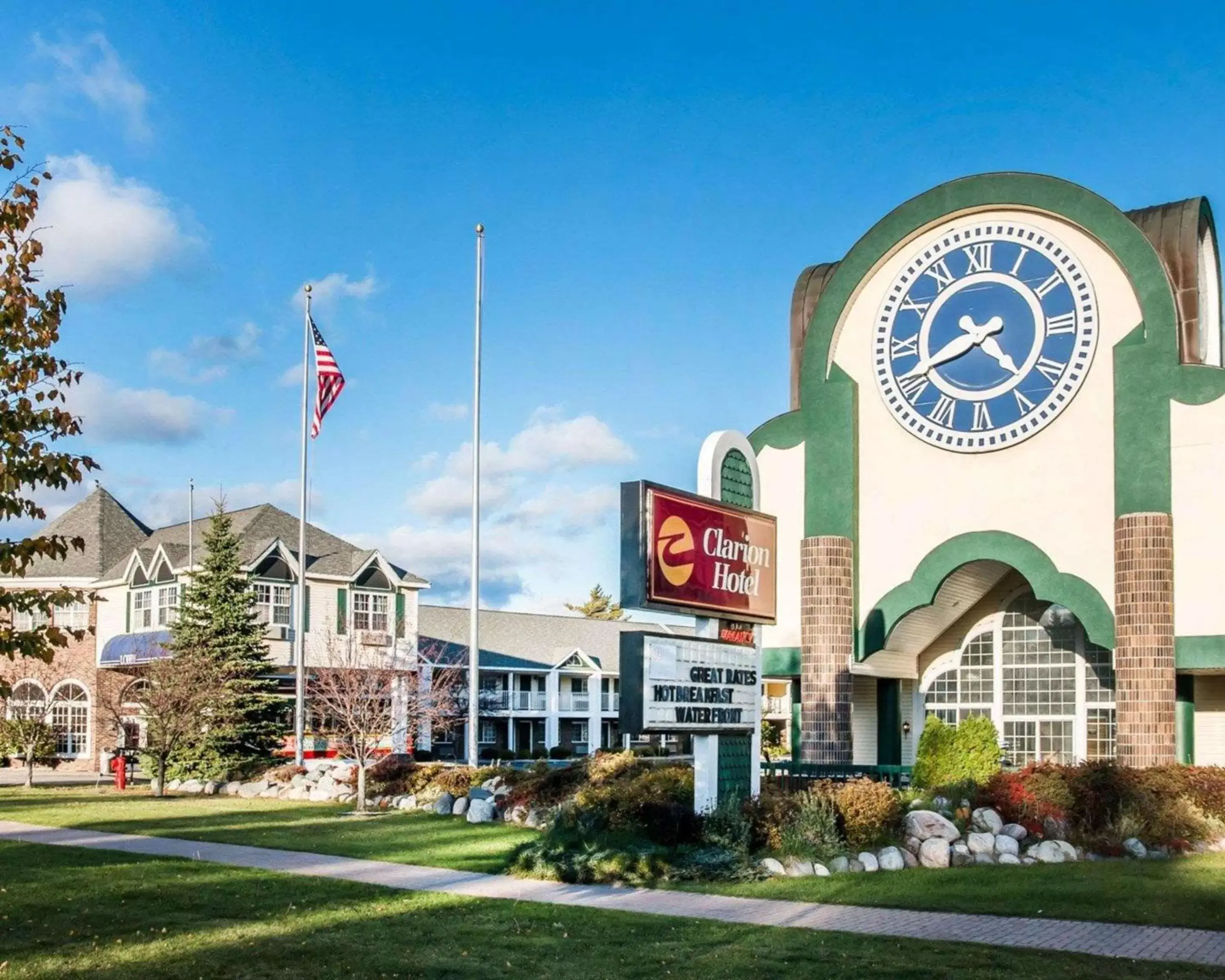 Property Building in Mackinaw City Clarion Hotel Beachfront