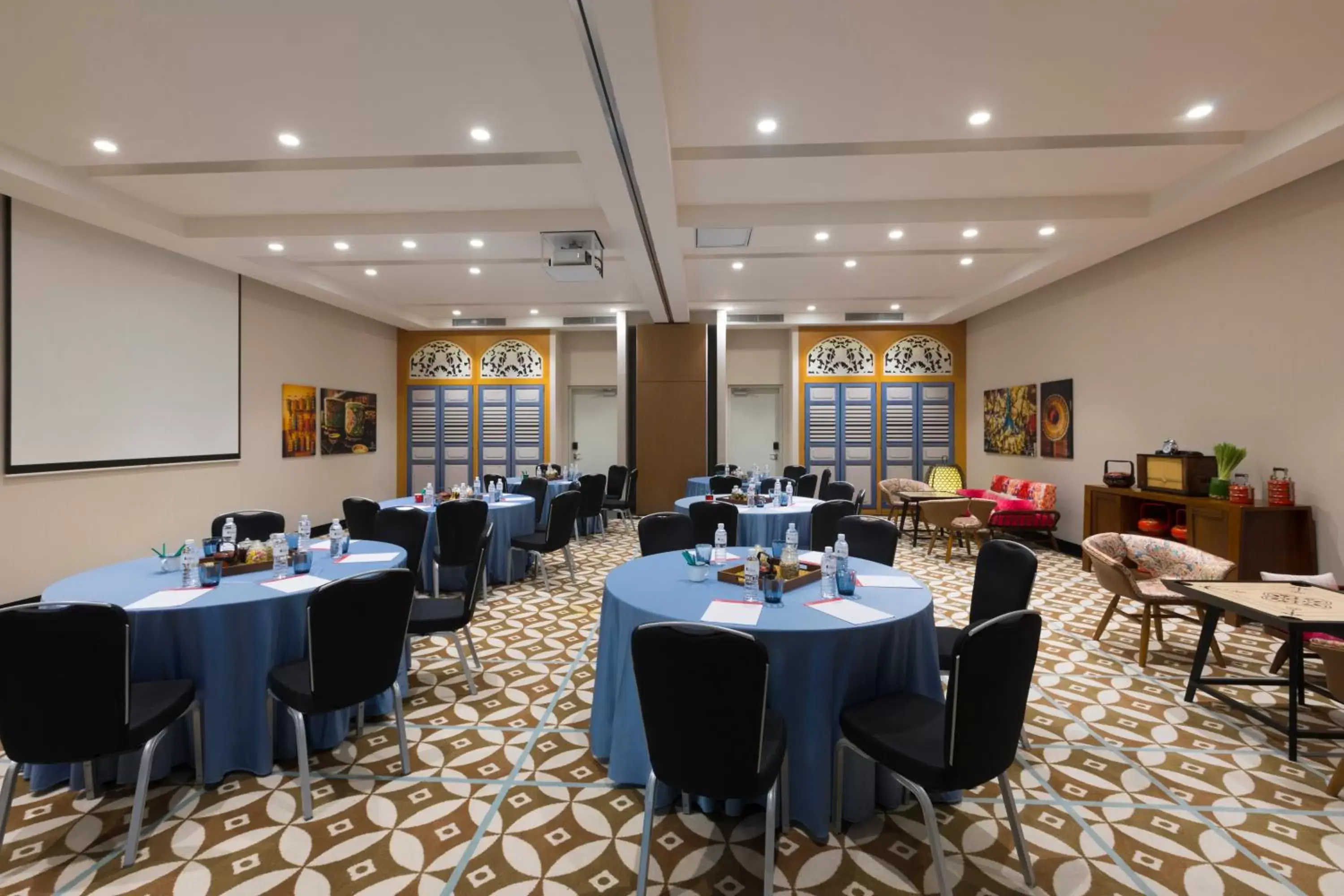 Meeting/conference room, Restaurant/Places to Eat in Hotel Indigo Singapore Katong, an IHG Hotel