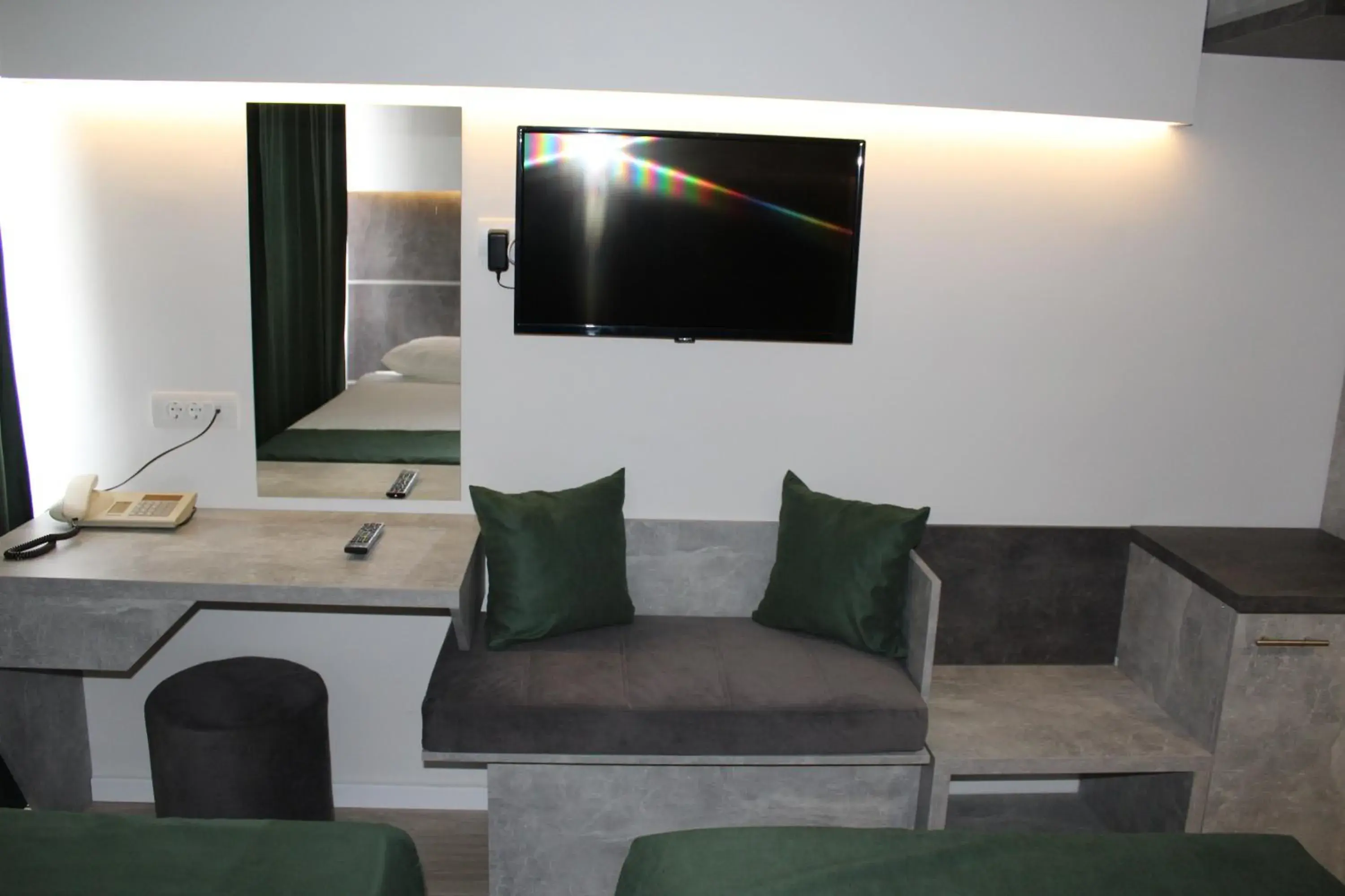 TV and multimedia, TV/Entertainment Center in Hotel Grand