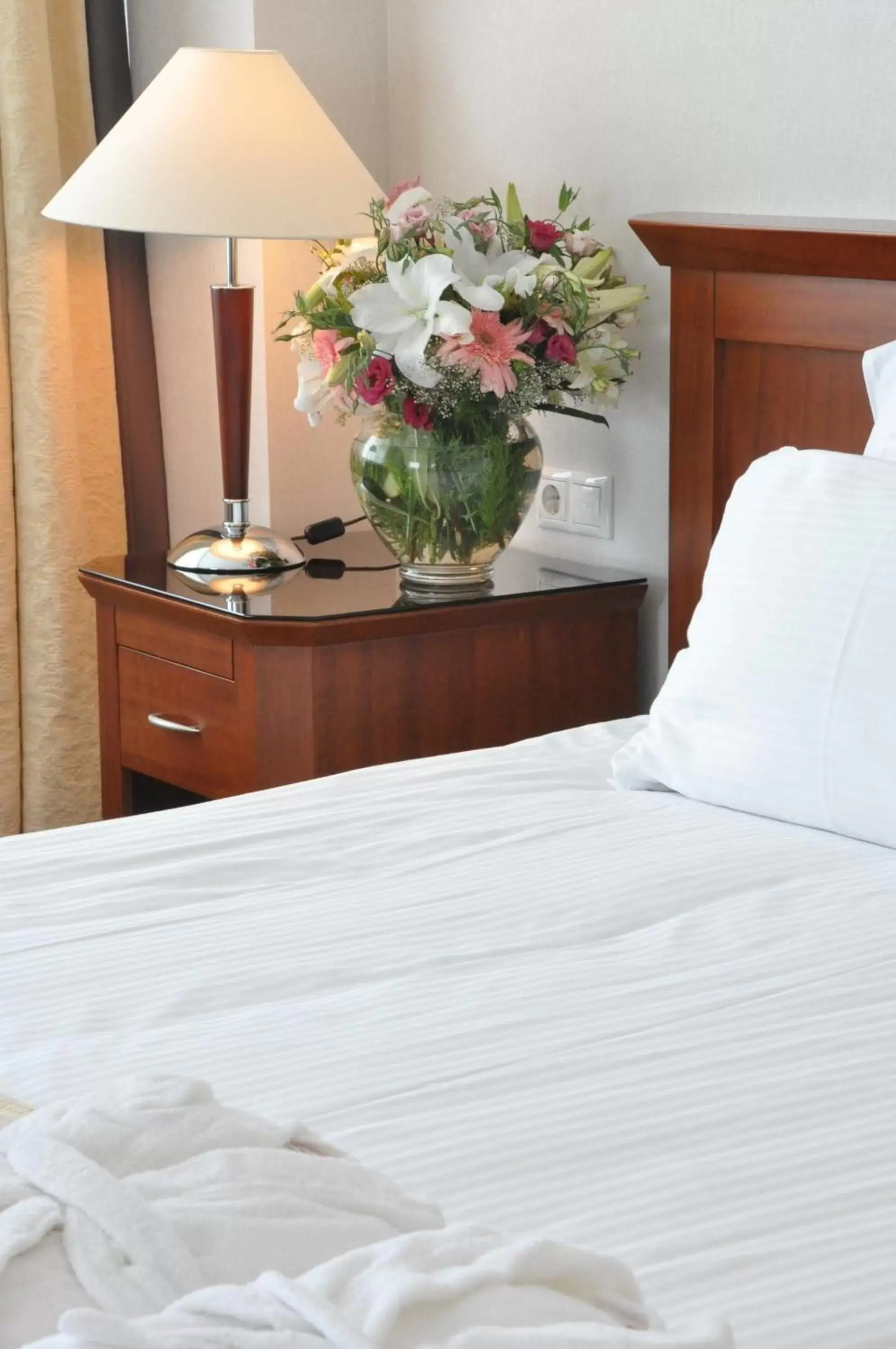 Bed in Hotel Midi