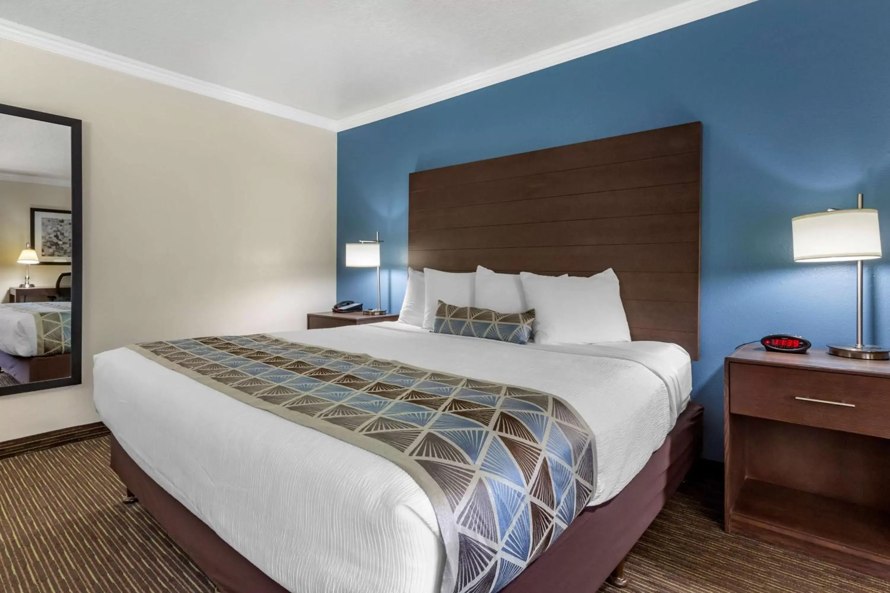 Bedroom, Bed in Best Western Airport Albuquerque InnSuites Hotel & Suites