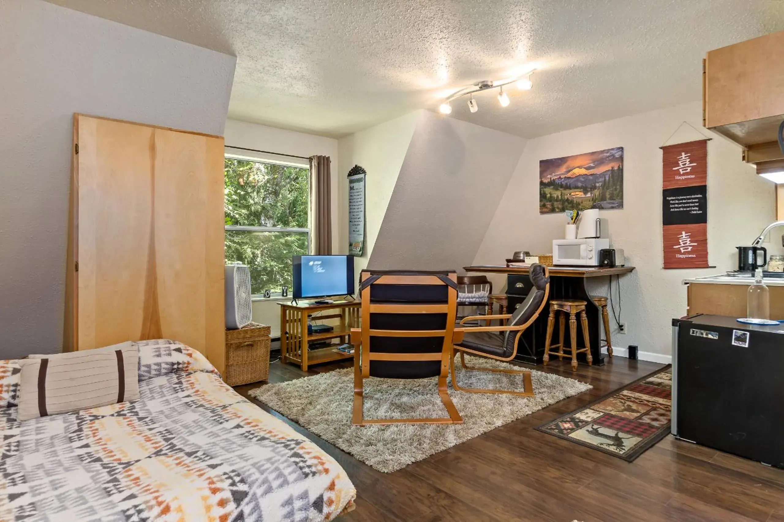 Living room in Mountain Meadows Inn