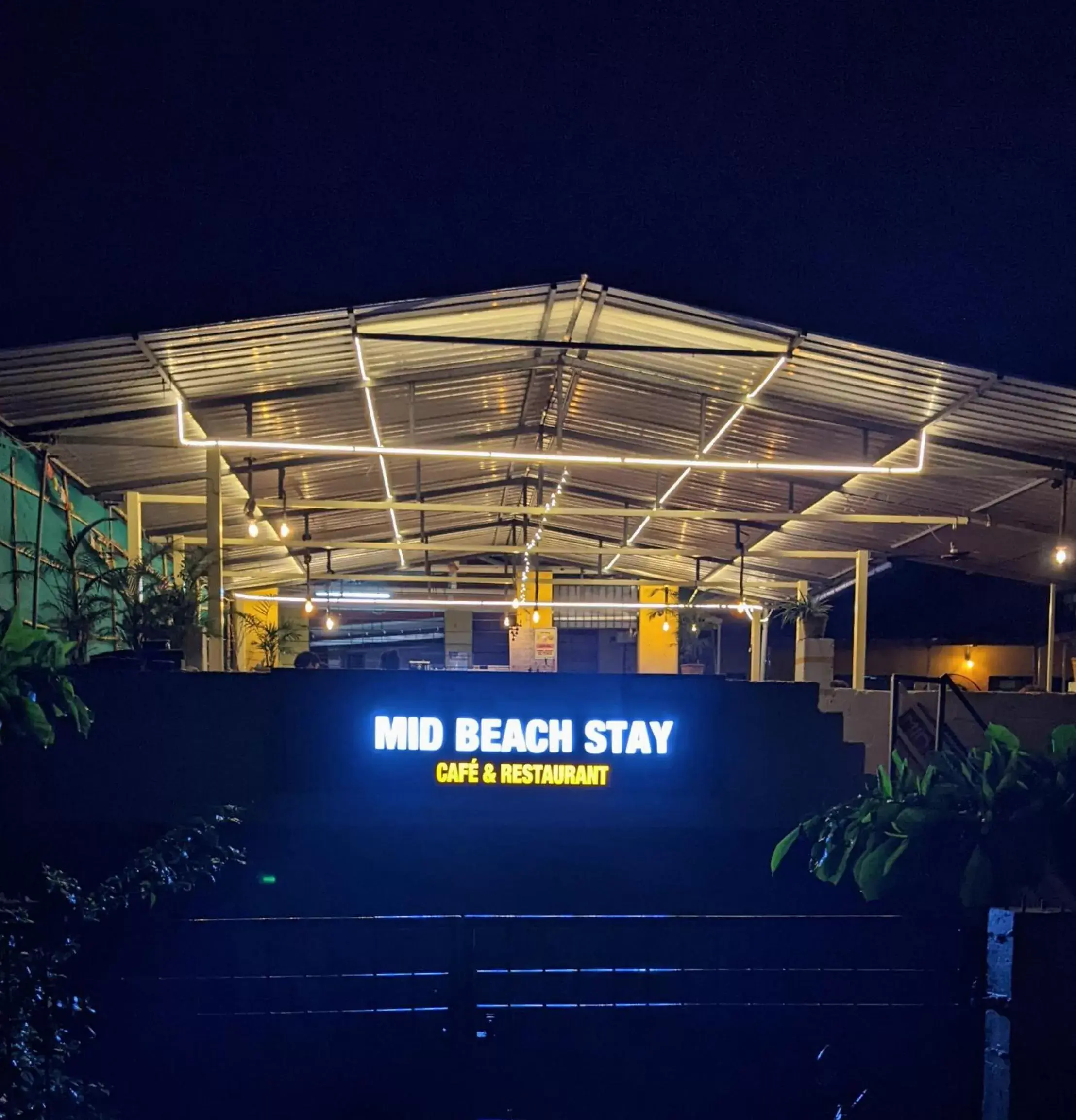 Property Building in MID BEACH STAY Gokarna Property Building in MID BEACH STAY Gokarna