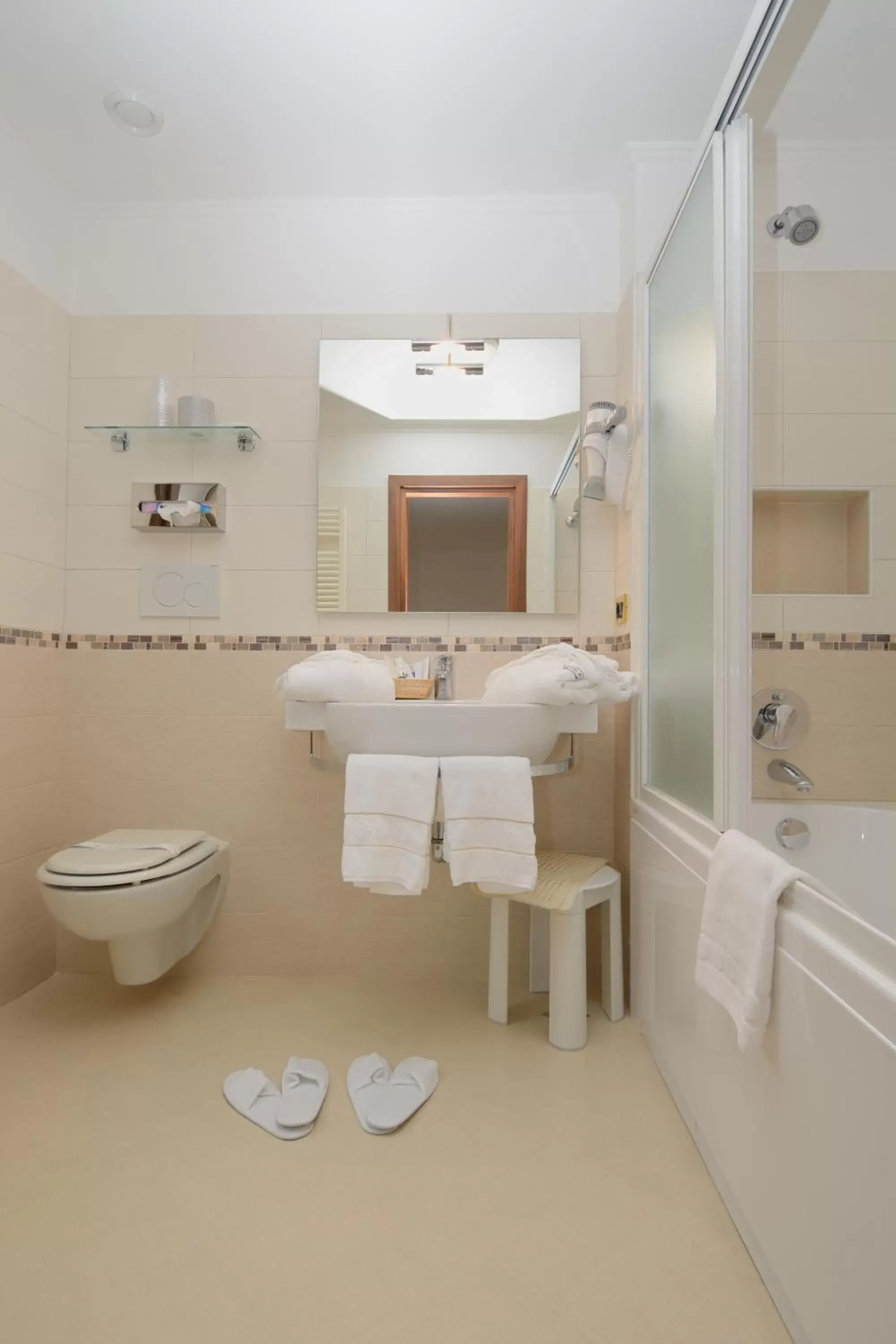 Toilet, Bathroom in UNAHOTELS Ala Venezia-Adults 16