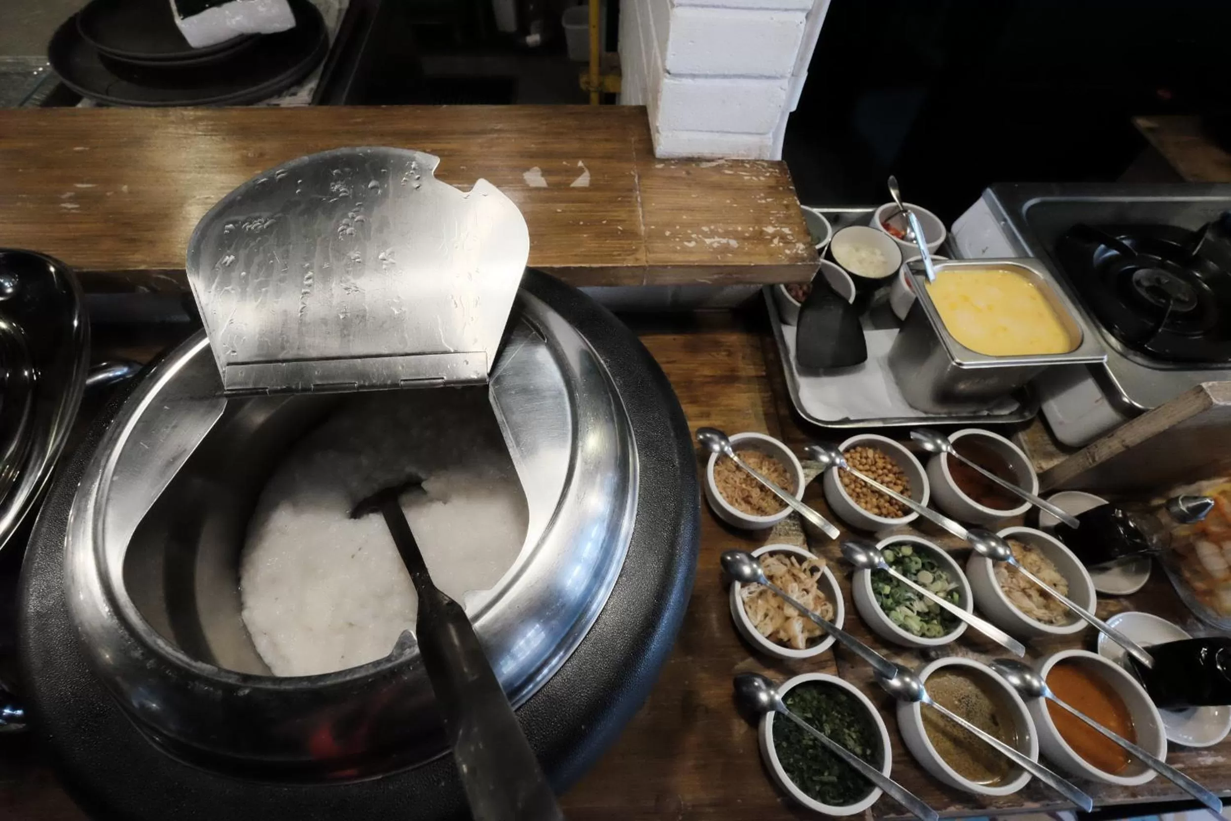 Restaurant/places to eat in Namin Dago Hotel