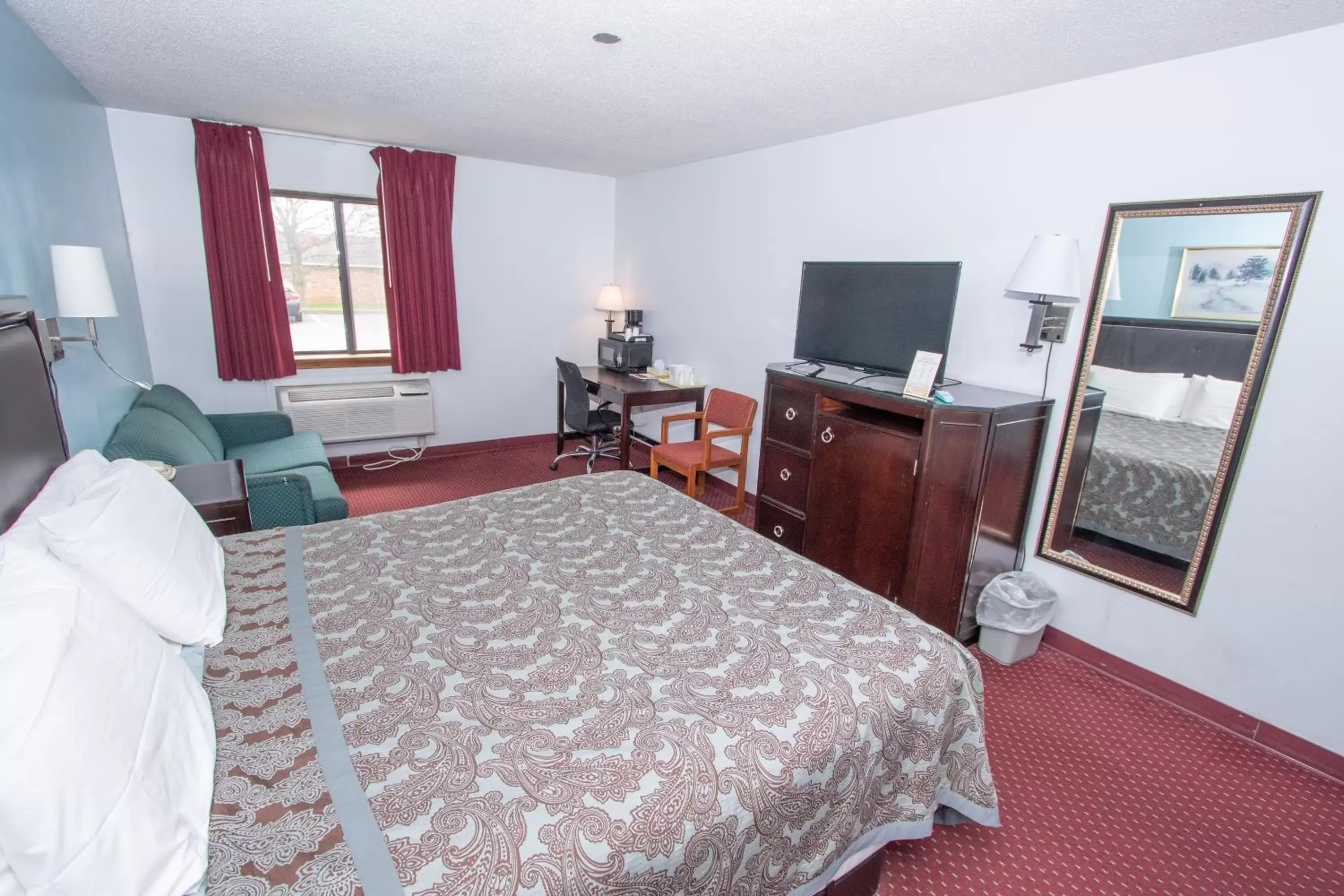 King Room - Non-Smoking in Eastbrook Inn King Room - Non-Smoking in Eastbrook Inn