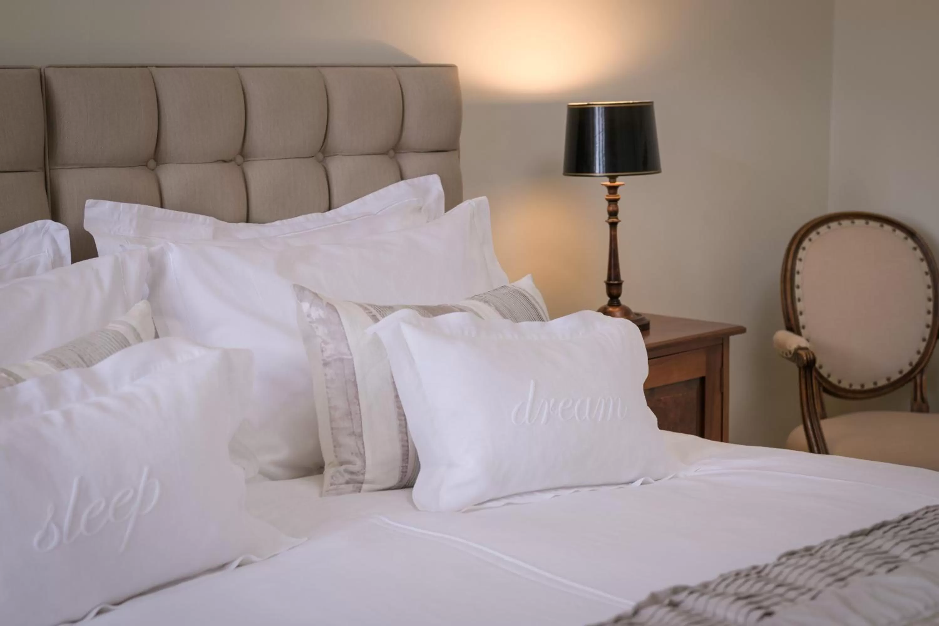 Bed in Lys-Na-Greyne Country House