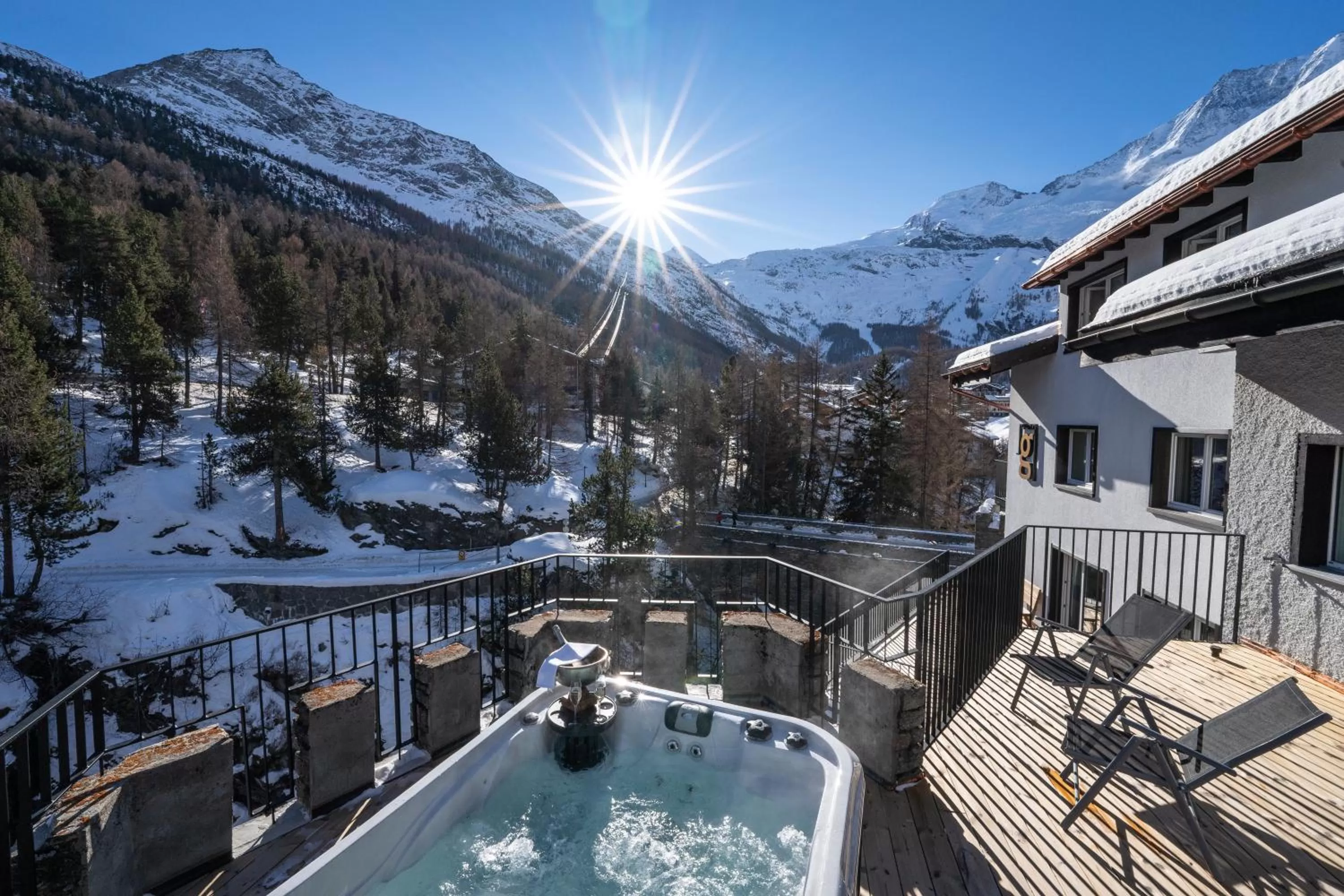 Hot Tub in Boutique Hotel La Gorge