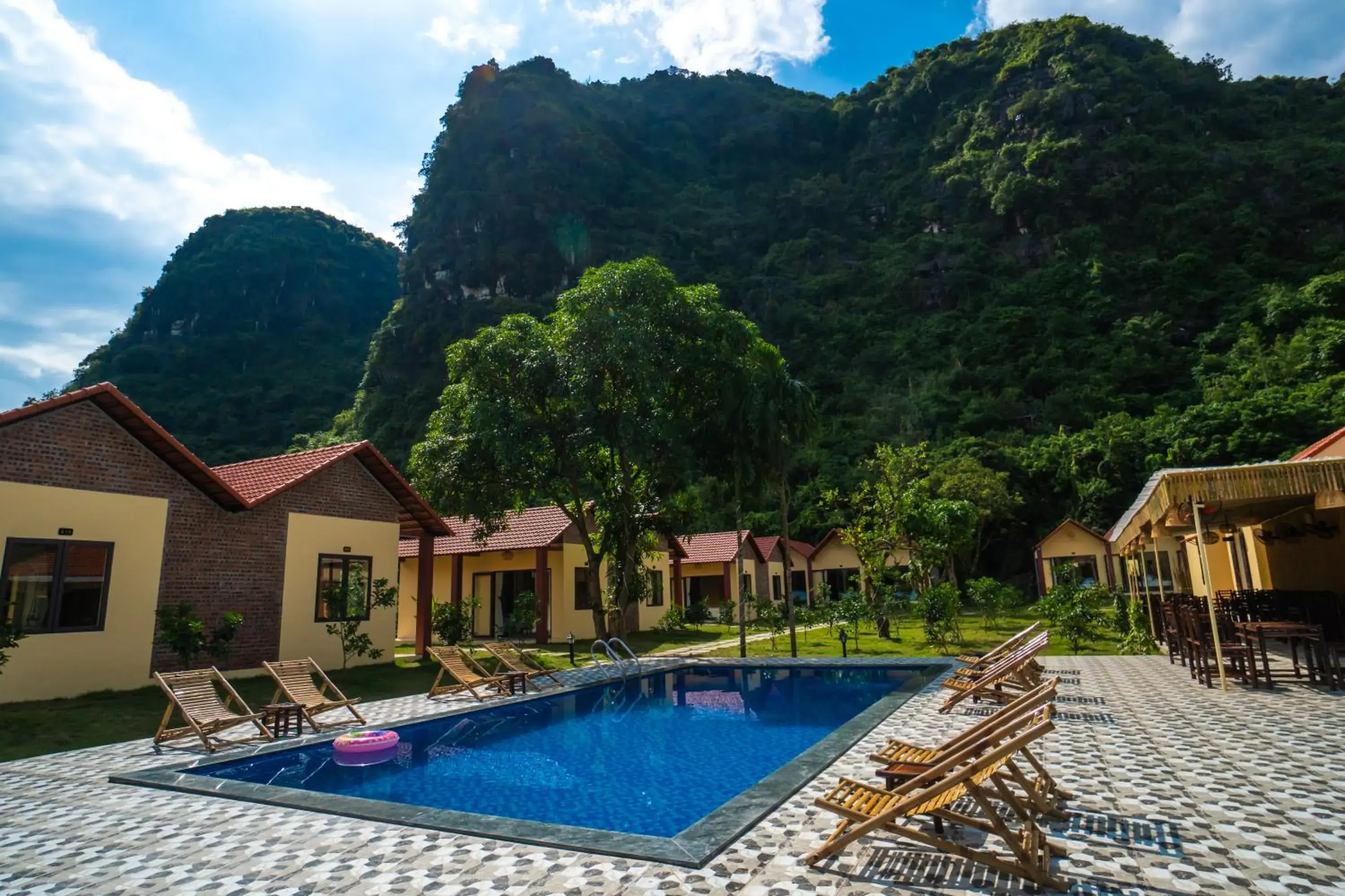 Property building, Swimming Pool in Trang An Retreat