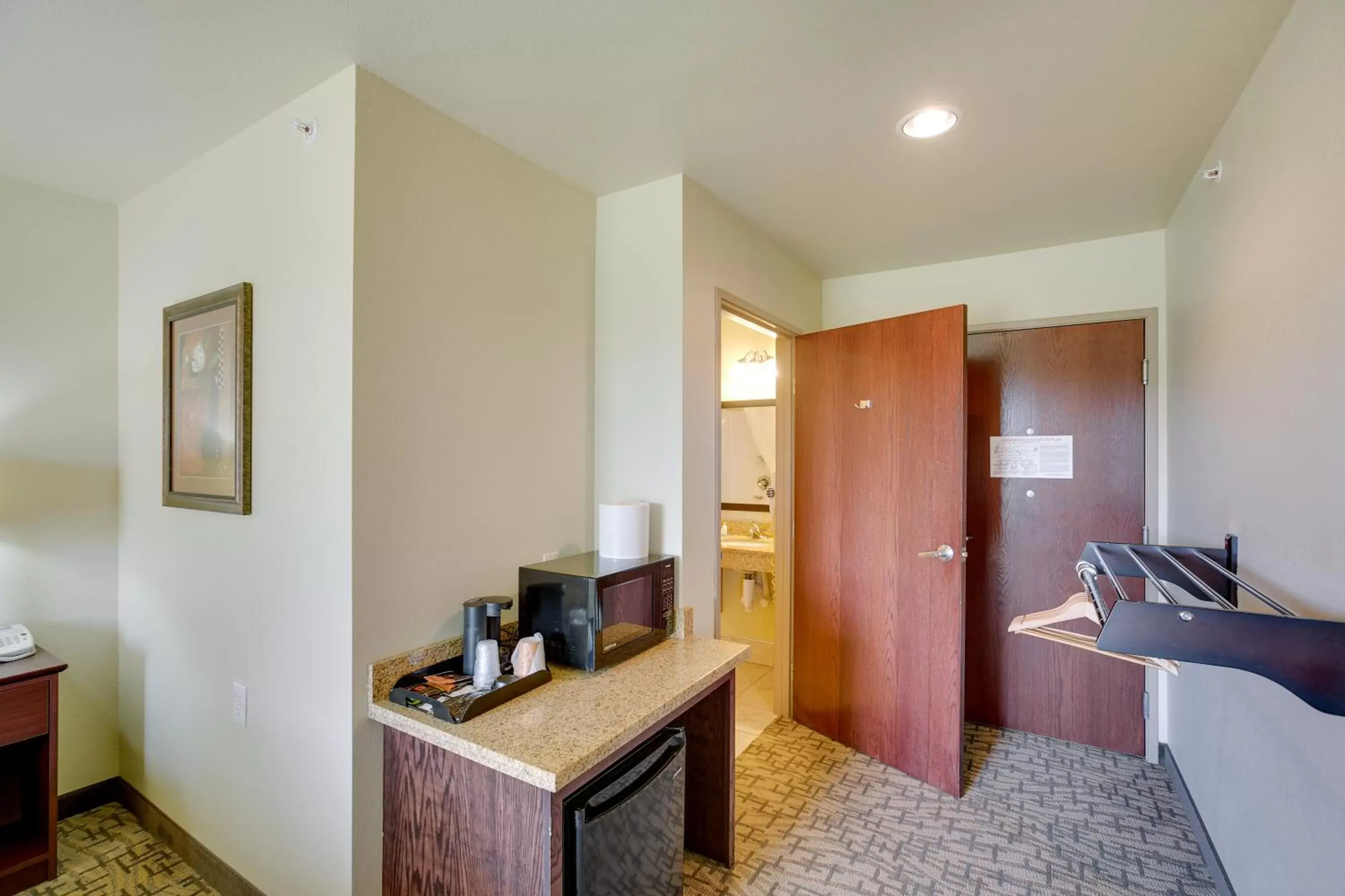 Coffee/tea facilities, Seating Area in Cobblestone Inn & Suites - Clintonville